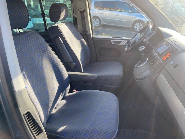 VW T5 Multivan Comfortline 2.5 TDI-image-6