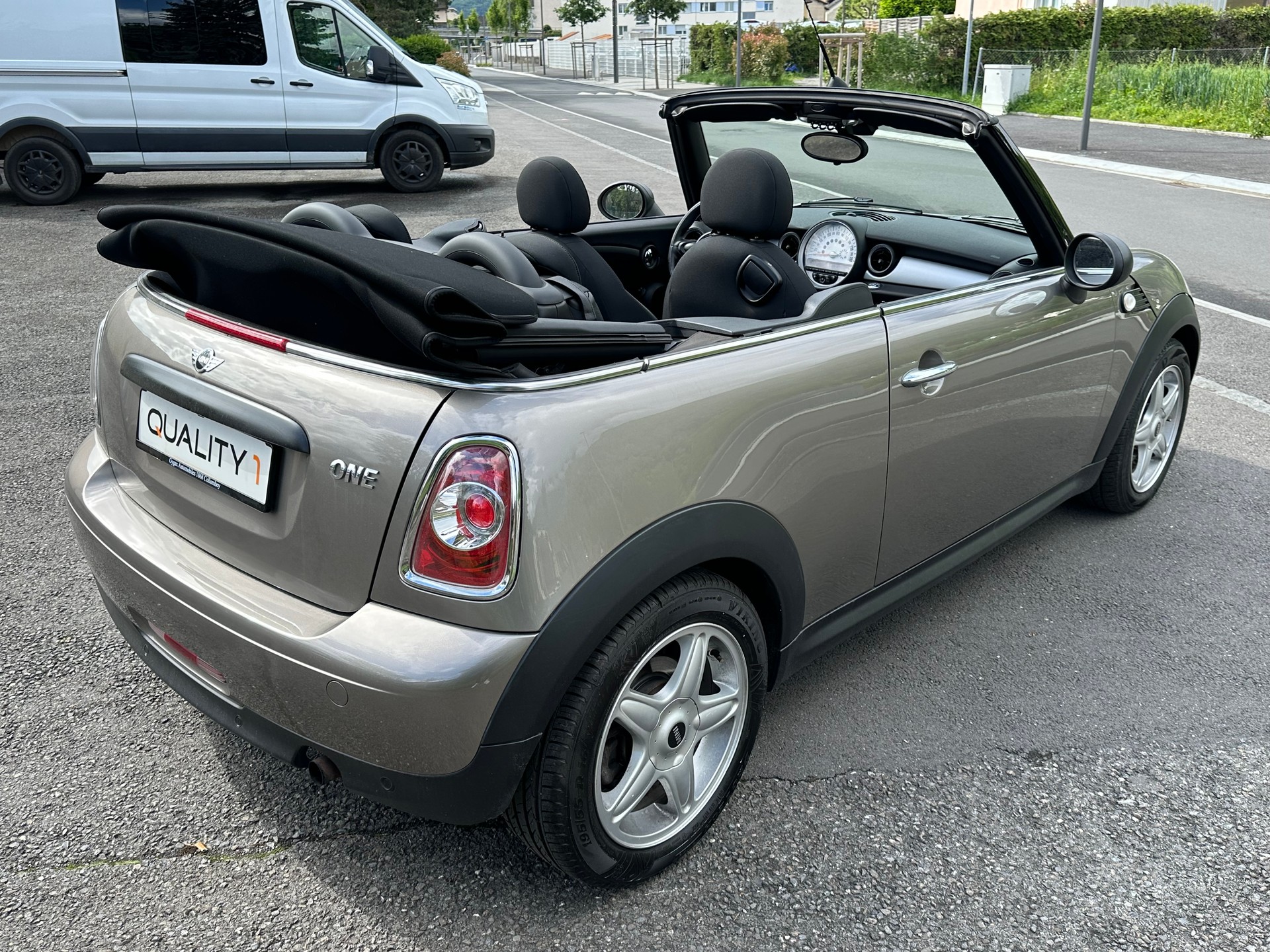 MINI Mini Cabrio One-image-3