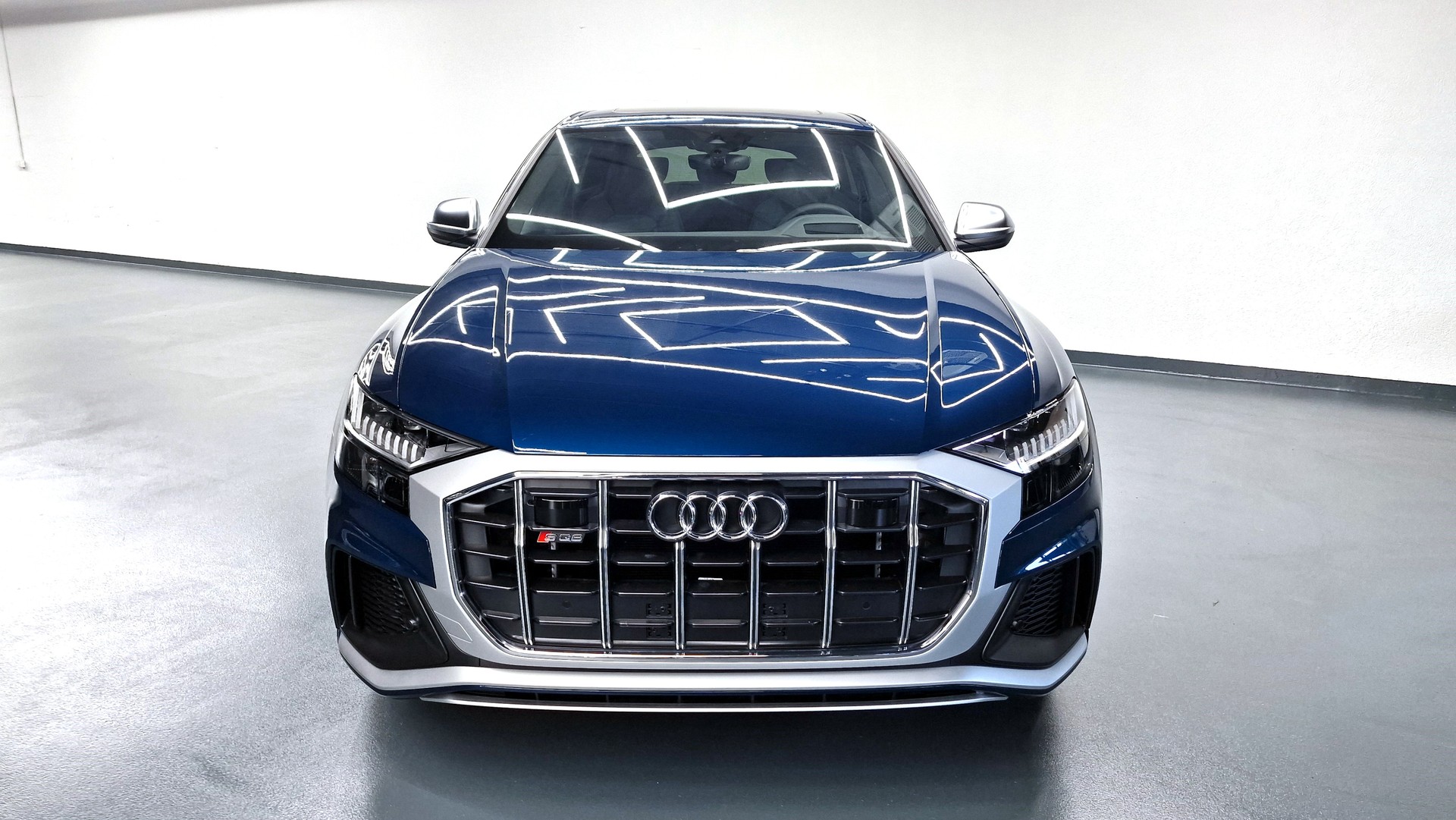 AUDI SQ8 4.0 V8 TFSI quattro T-Tronic-showroom-element-3