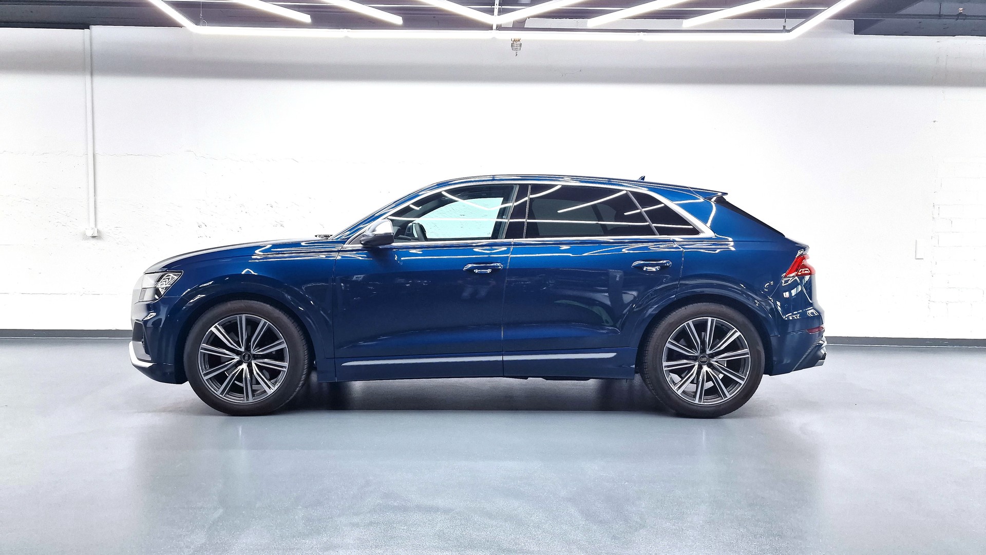AUDI SQ8 4.0 V8 TFSI quattro T-Tronic-image-4