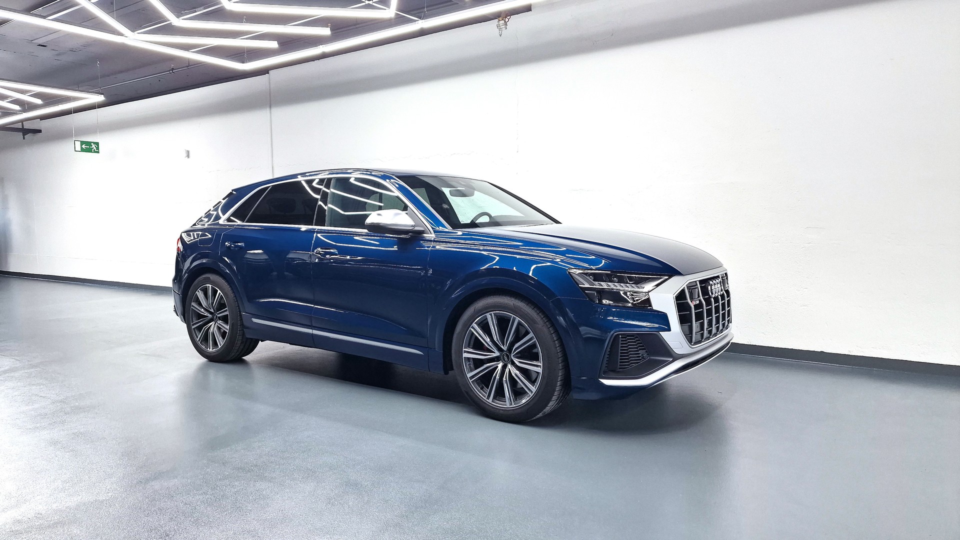 AUDI SQ8 4.0 V8 TFSI quattro T-Tronic-showroom-element-1