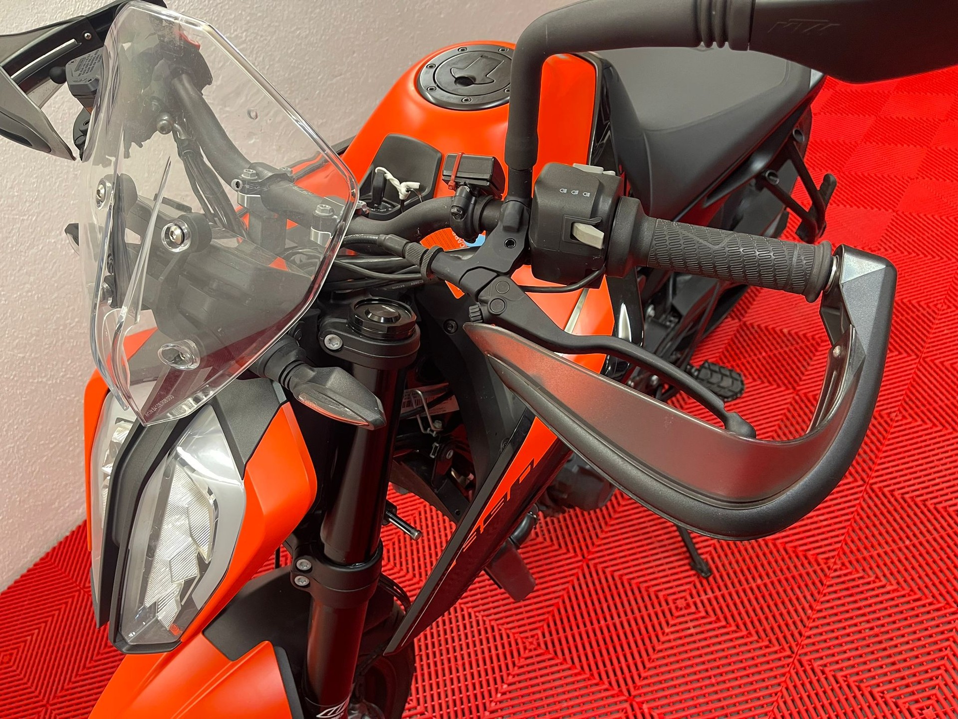 KTM 890 Duke-image-8
