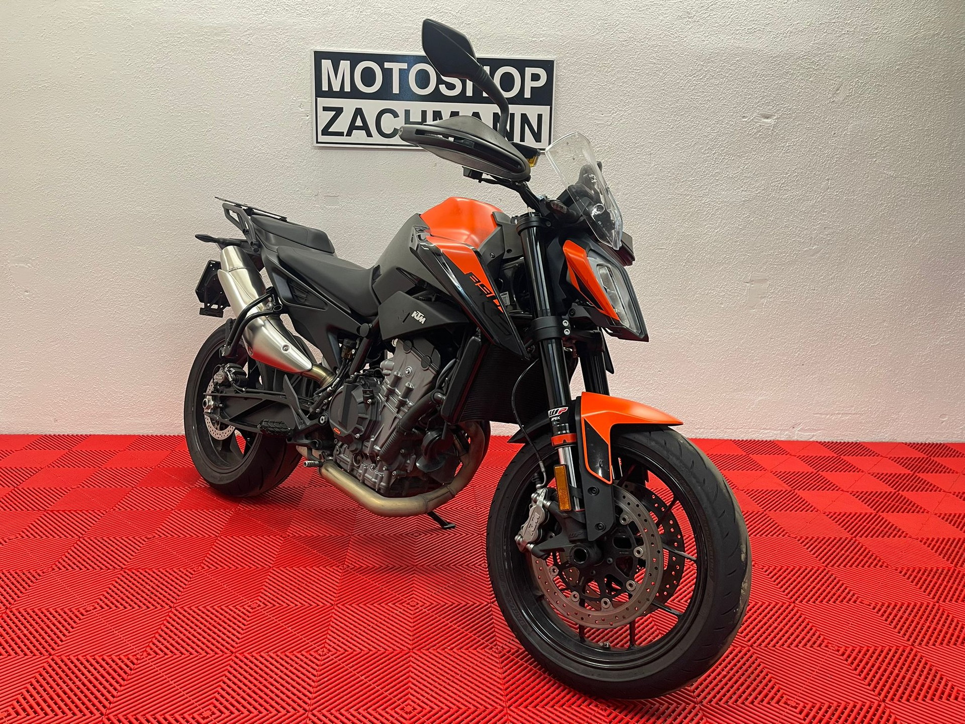 KTM 890 Duke-image-1