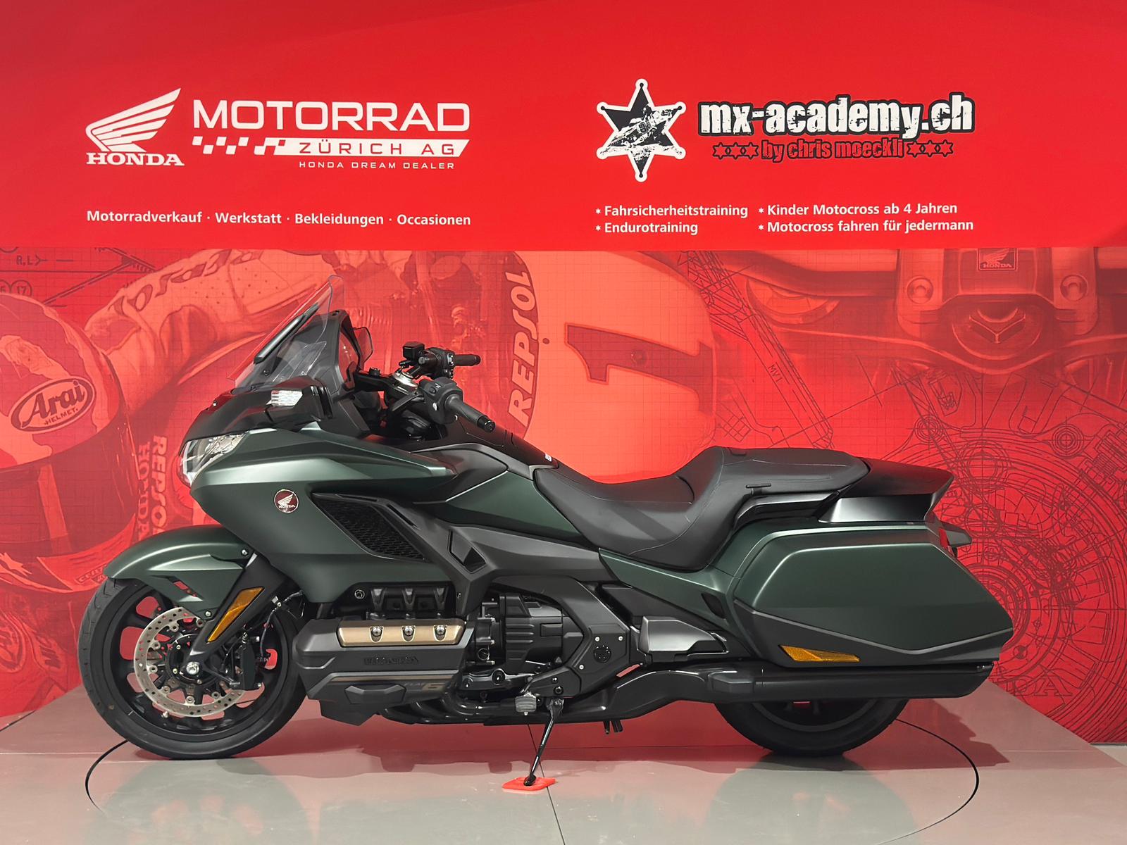 HONDA BAGGER-DCT *Grün**2024*-showroom-element-3