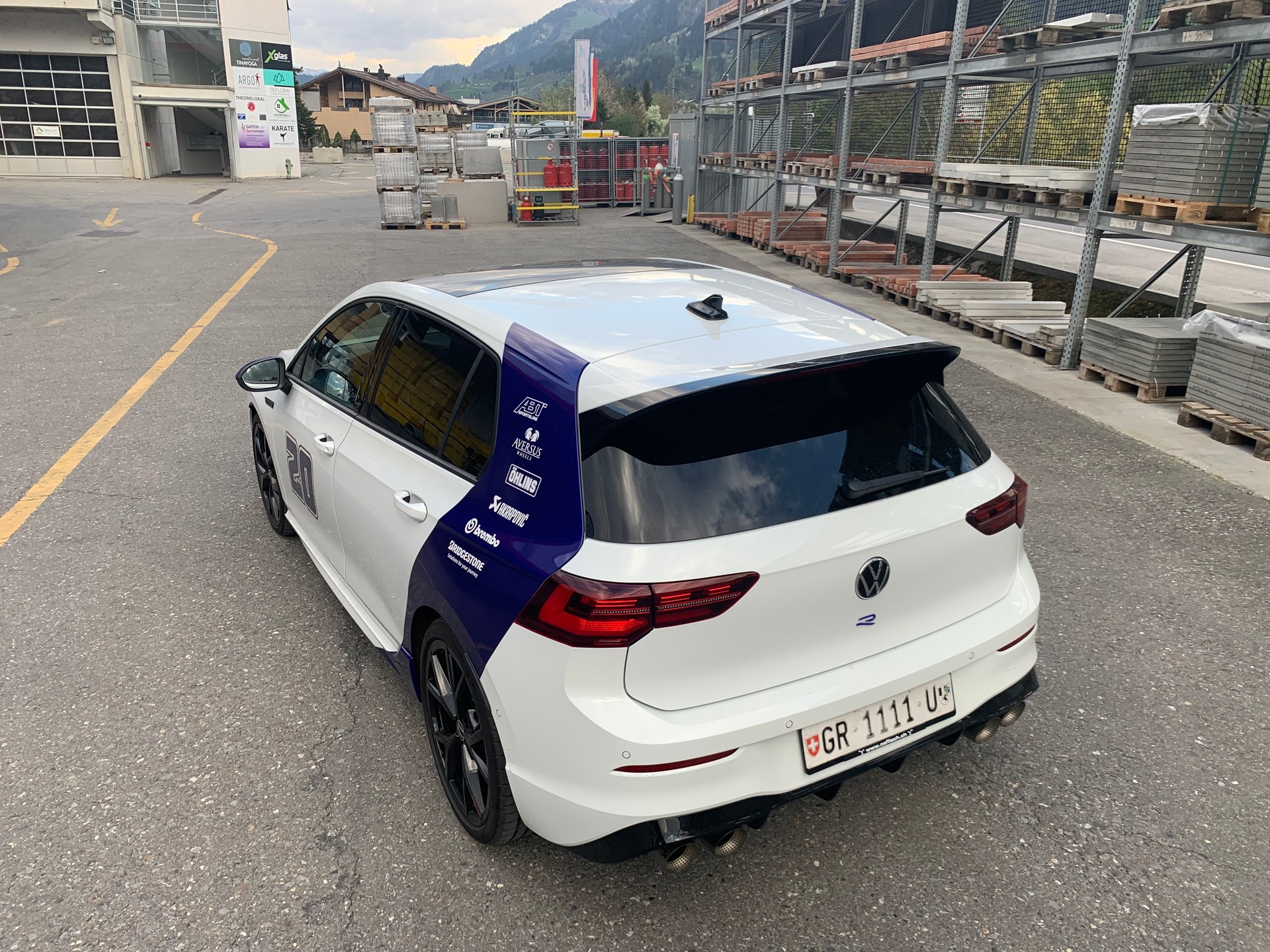 VW Golf VIII 2.0 TSI R 20 Years DSG 4motion-image-4