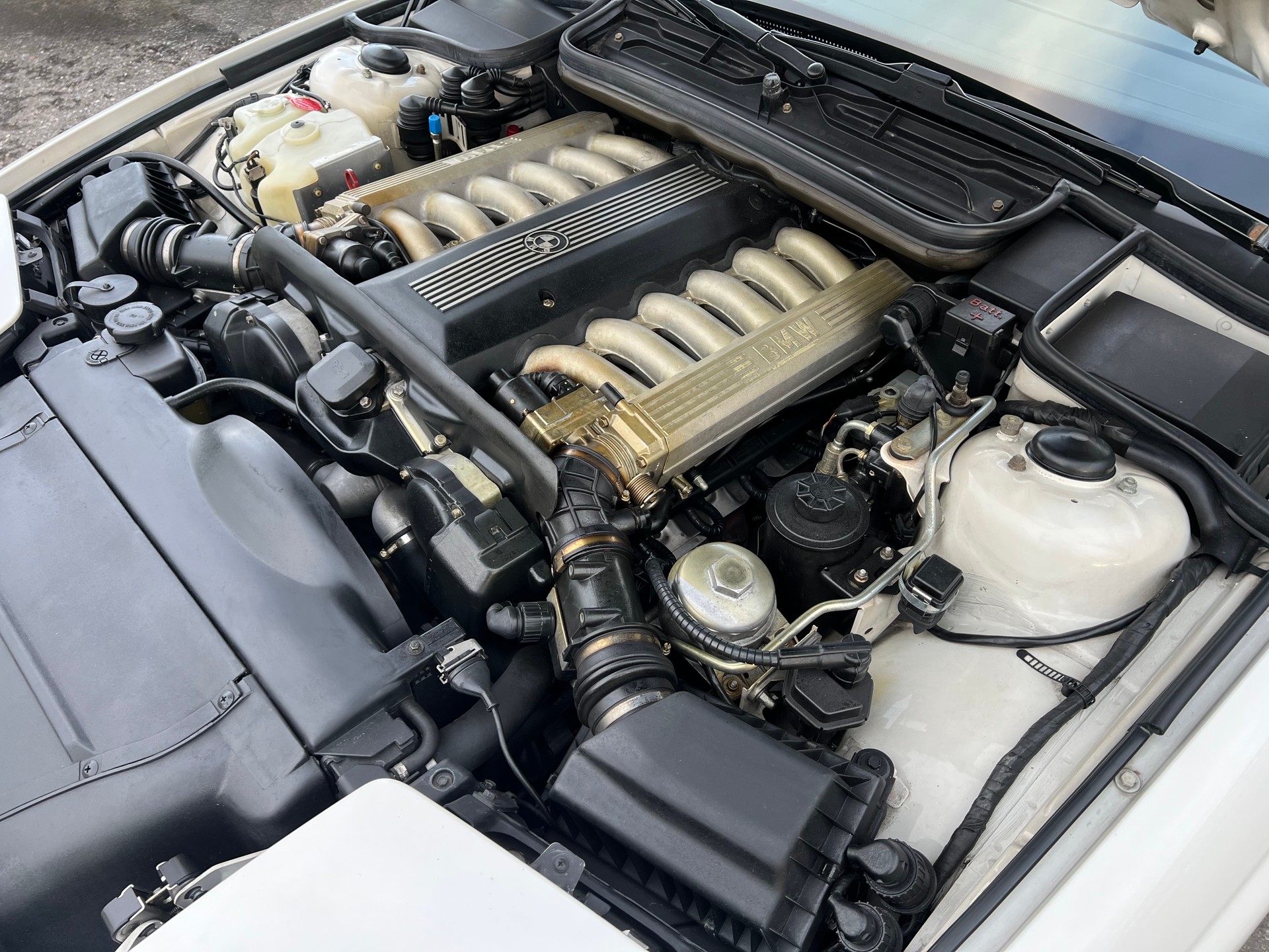 BMW 850i A VETERAN-image-26