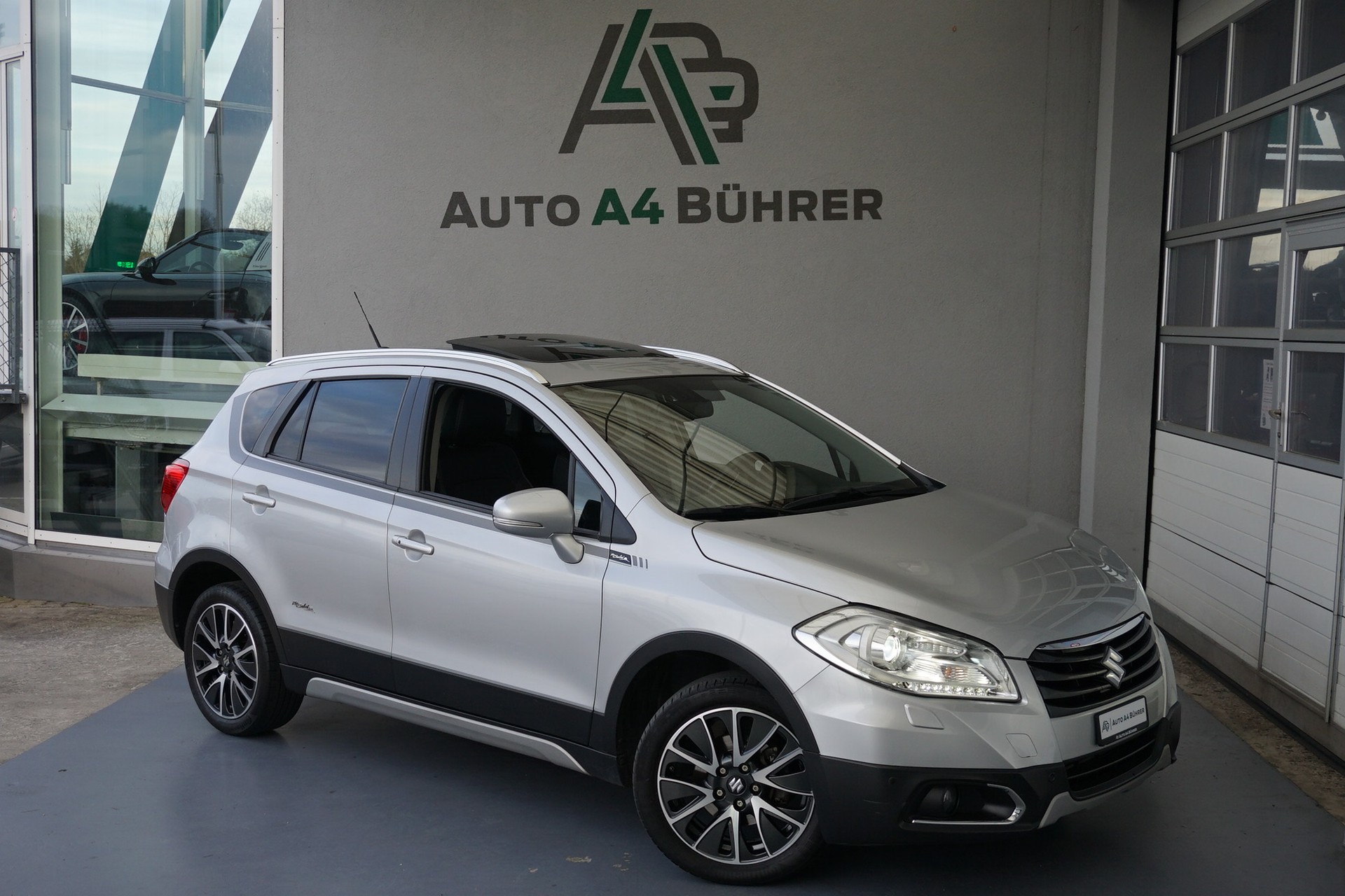 SUZUKI SX-4 S-Cross 1,6 TD PizSulai Automat 4WD mit Lederausstattung-showroom-element-1