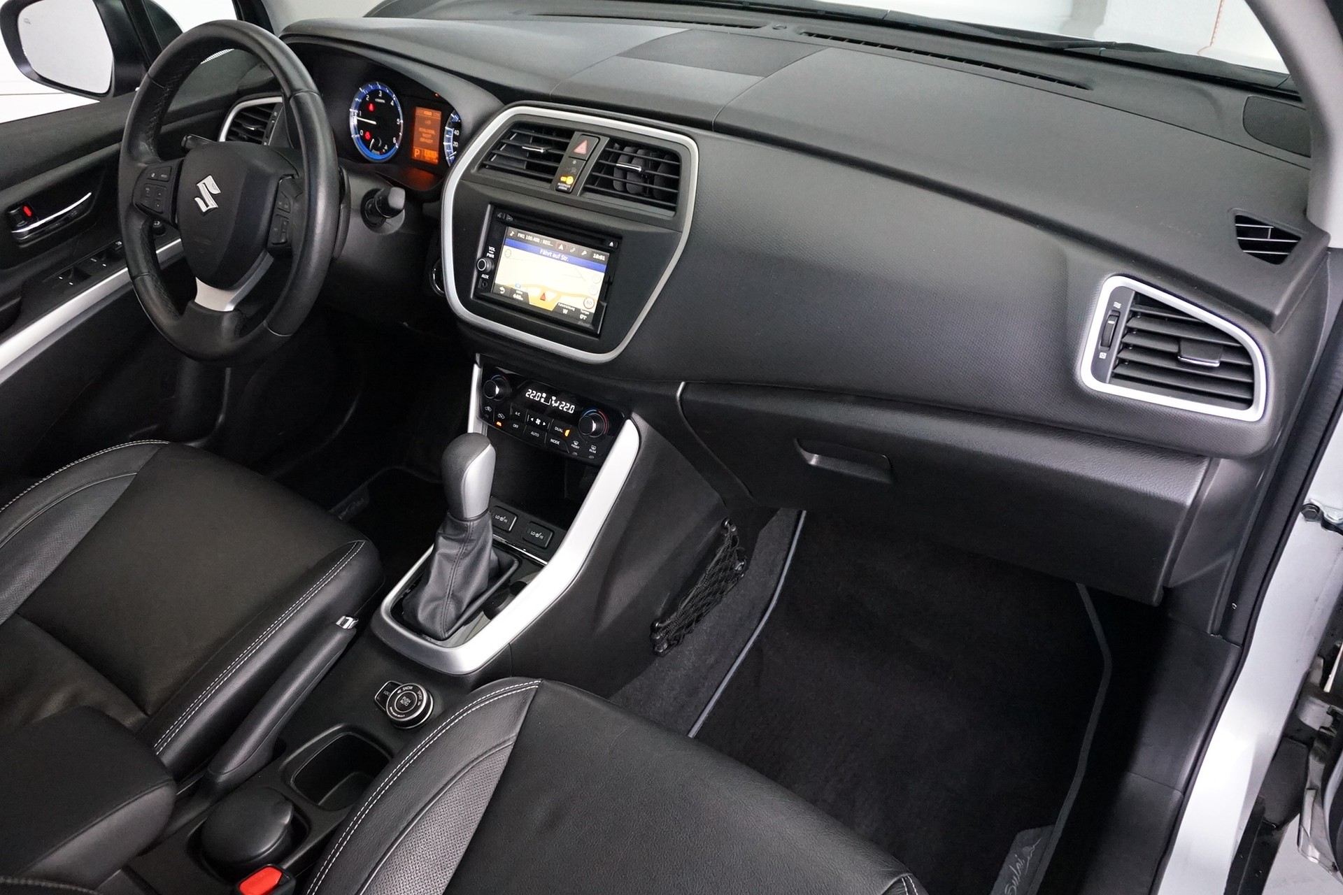 SUZUKI SX-4 S-Cross 1,6 TD PizSulai Automat 4WD mit Lederausstattung-image-15