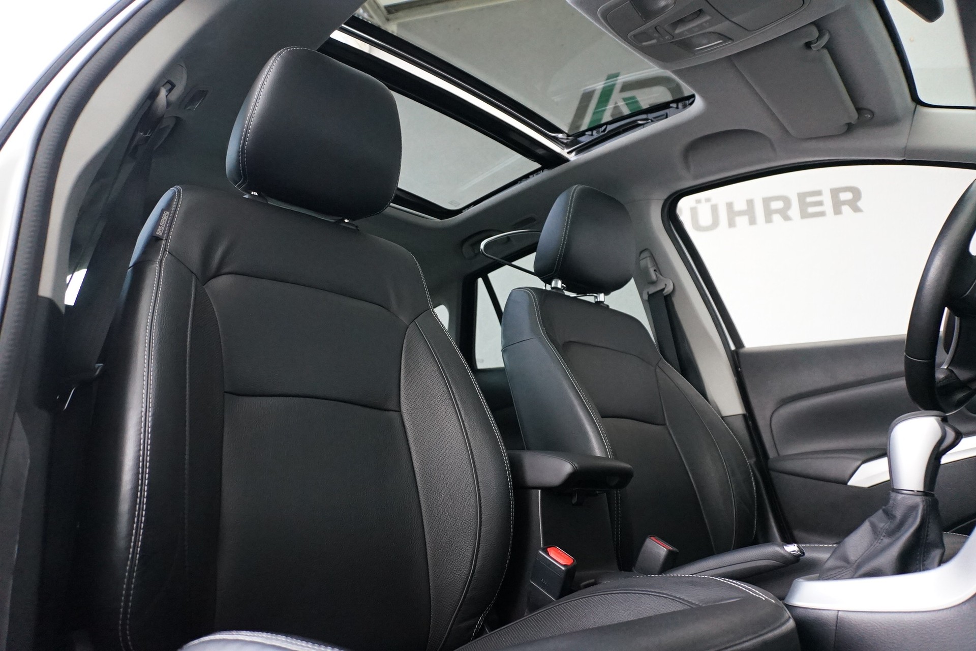 SUZUKI SX-4 S-Cross 1,6 TD PizSulai Automat 4WD mit Lederausstattung-image-16