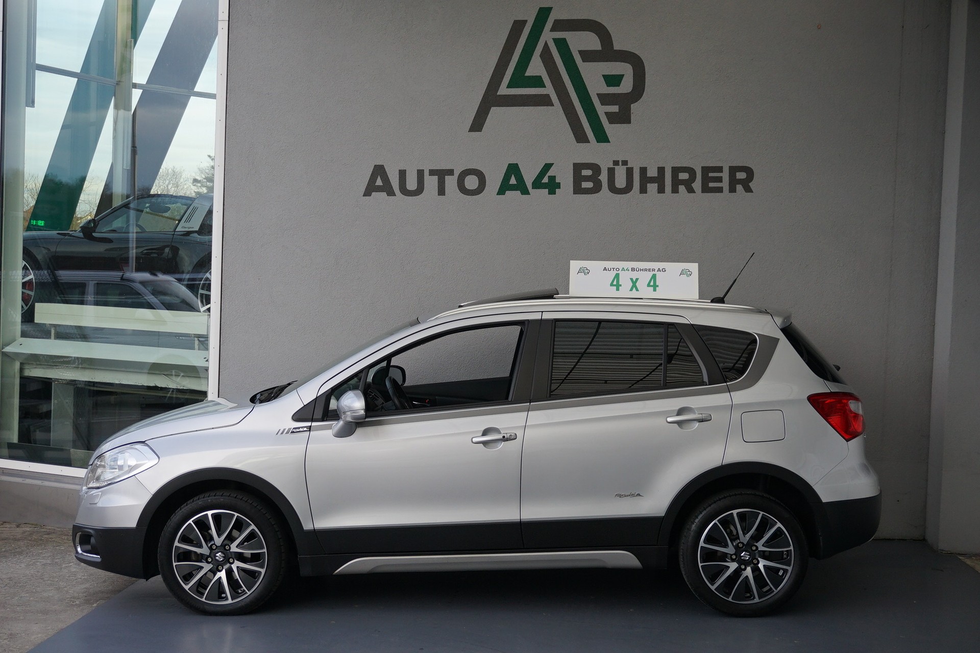 SUZUKI SX-4 S-Cross 1,6 TD PizSulai Automat 4WD mit Lederausstattung