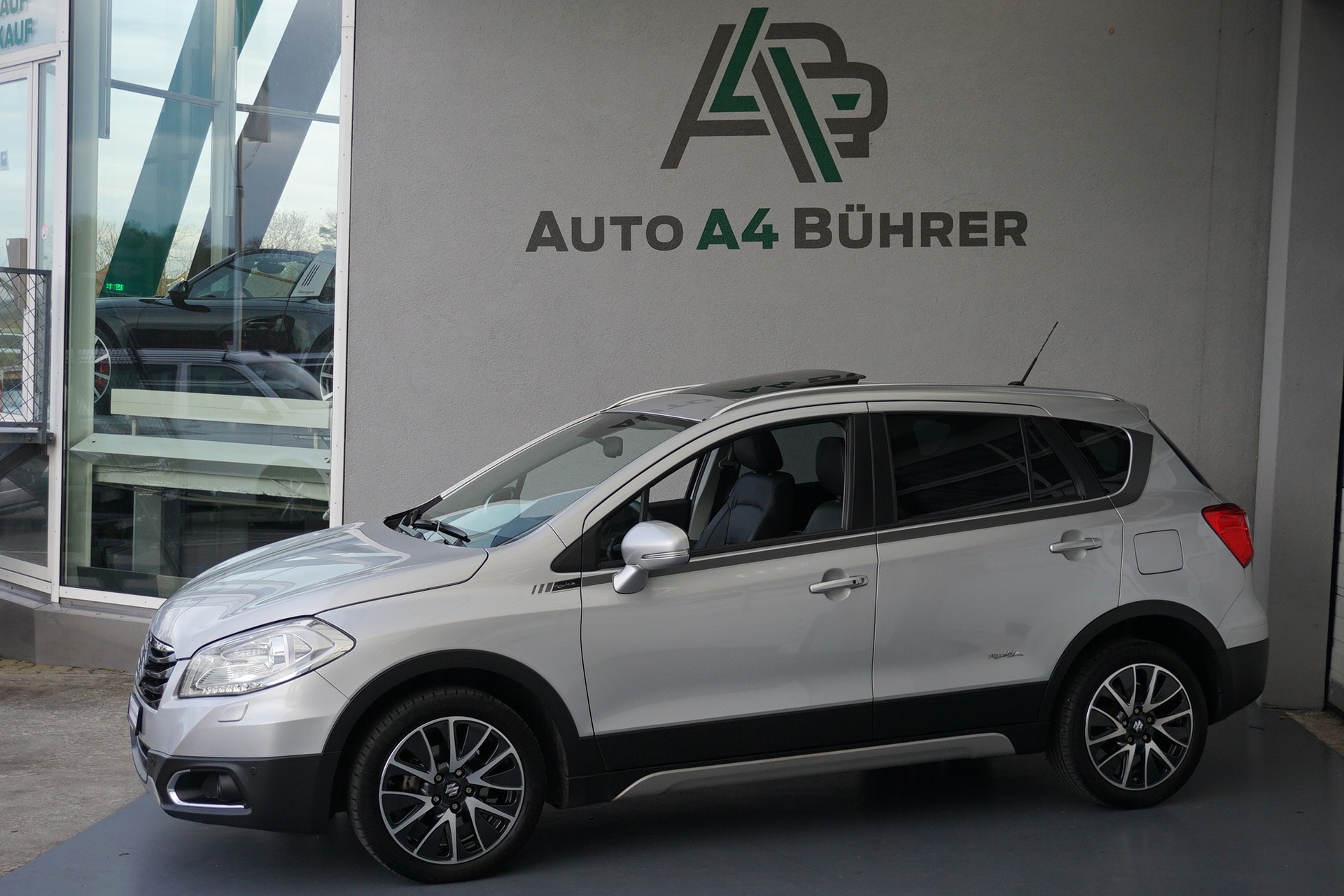 SUZUKI SX-4 S-Cross 1,6 TD PizSulai Automat 4WD mit Lederausstattung-showroom-element-3