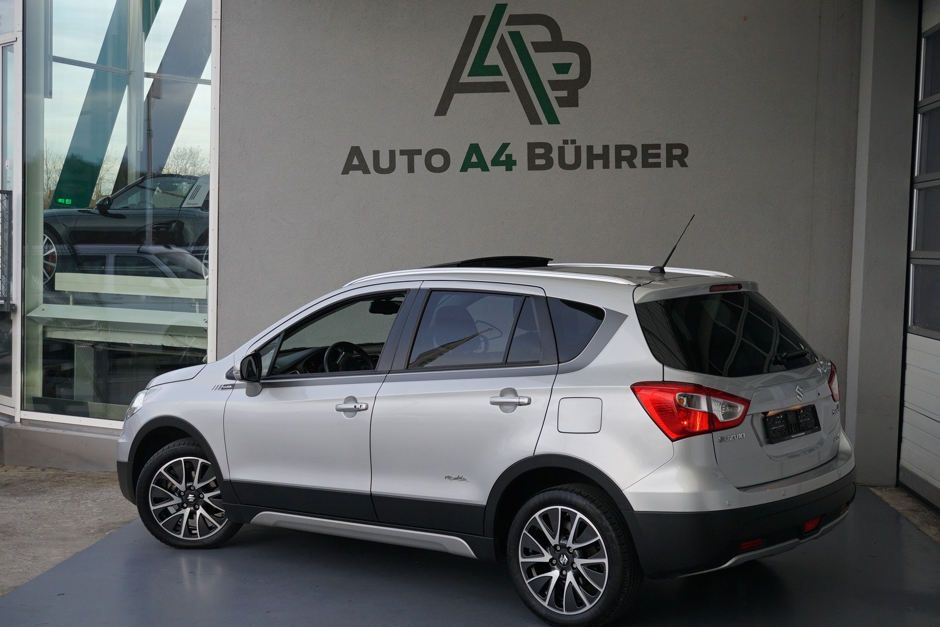 SUZUKI SX-4 S-Cross 1,6 TD PizSulai Automat 4WD mit Lederausstattung-image-5