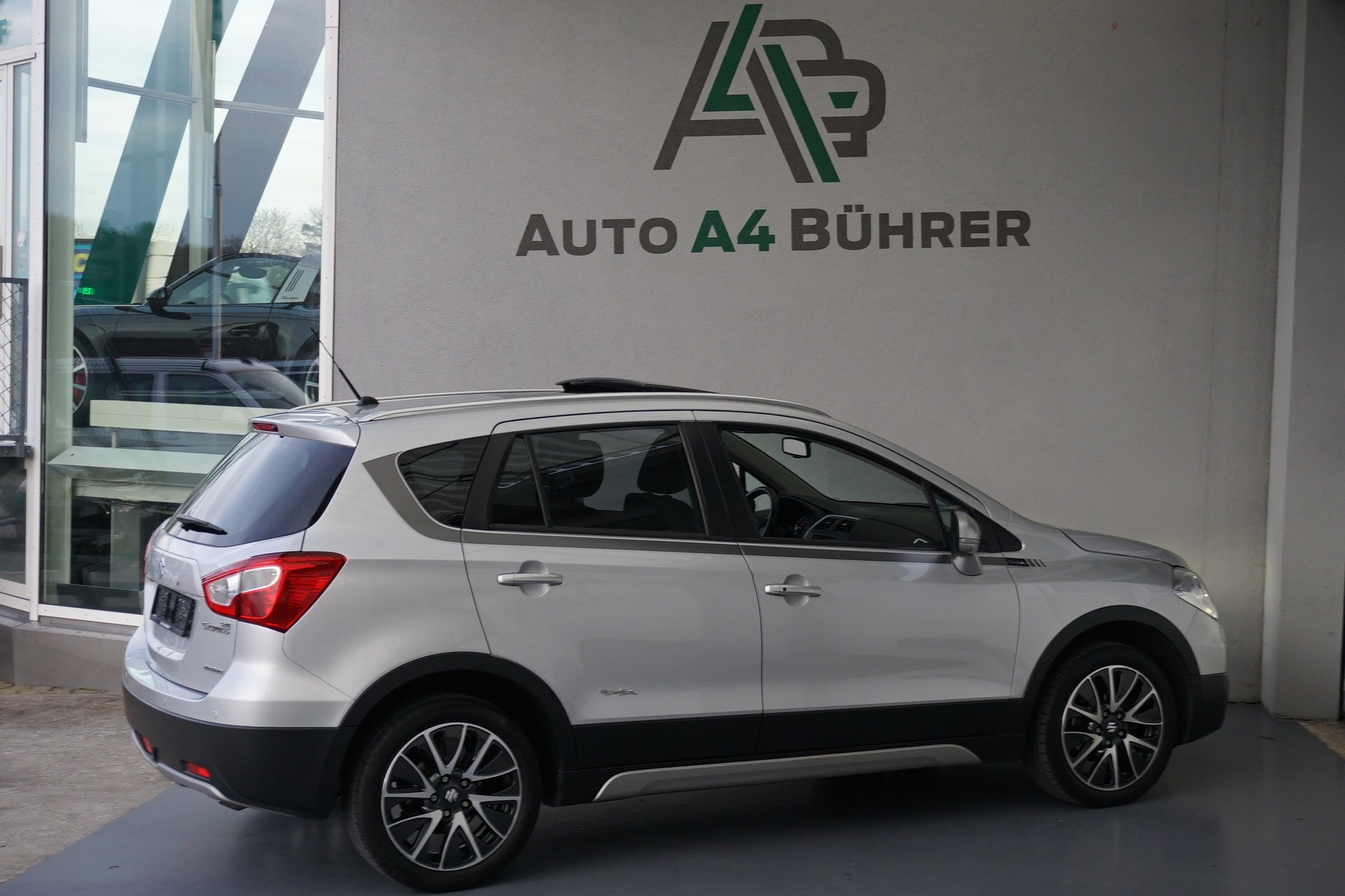 SUZUKI SX-4 S-Cross 1,6 TD PizSulai Automat 4WD mit Lederausstattung-image-7
