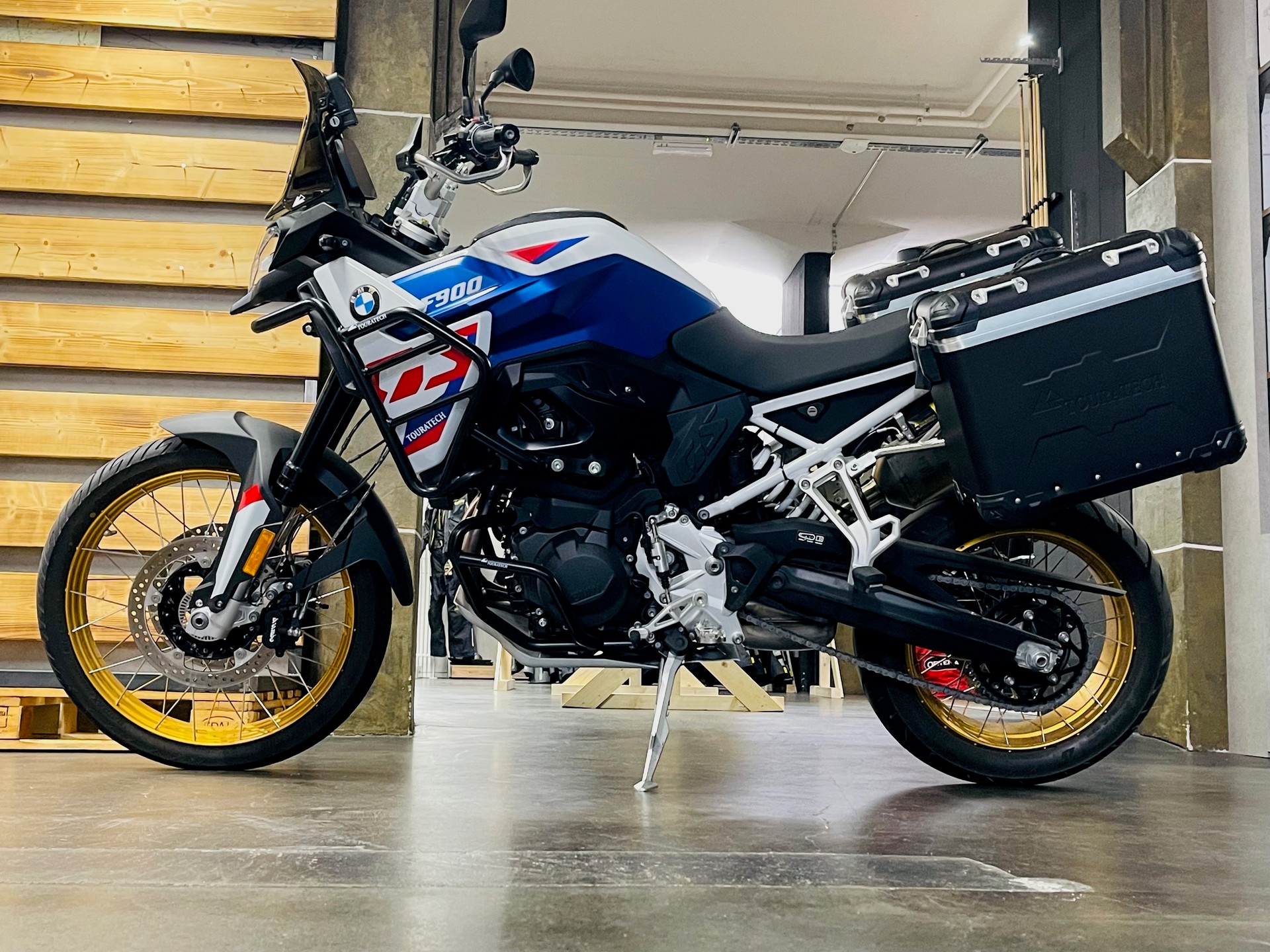 BMW F 900 GS-image-4