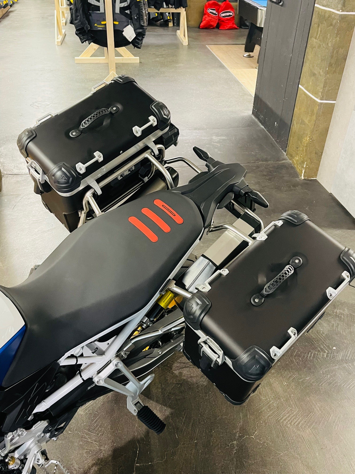BMW F 900 GS-image-1