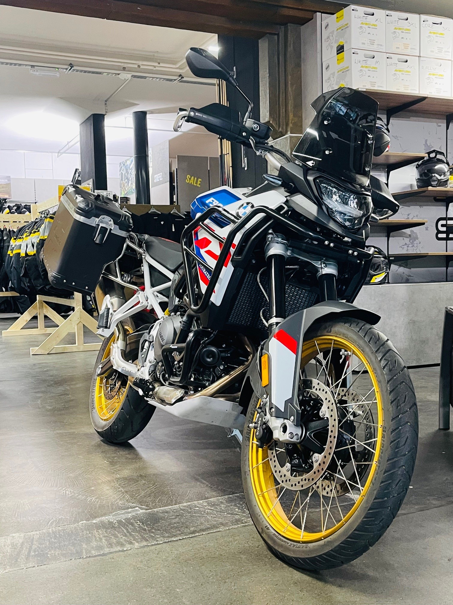 BMW F 900 GS-image-2