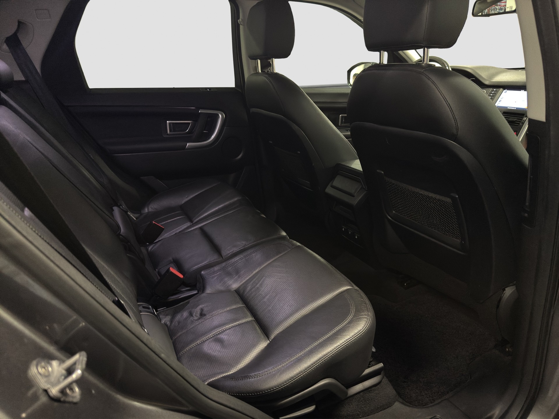 LAND ROVER Discovery Sport 2.0 TD4 HSE Luxury AT9-image-13