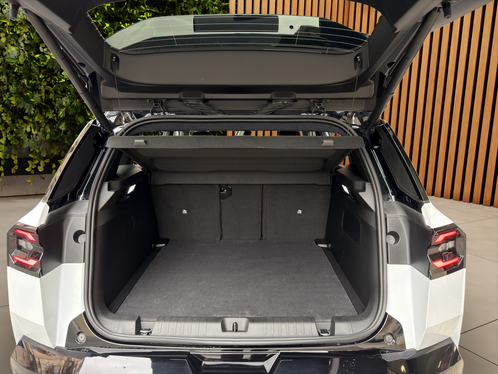 JEEP Compass 1.2 T e-Hybrid First Edition-image-17