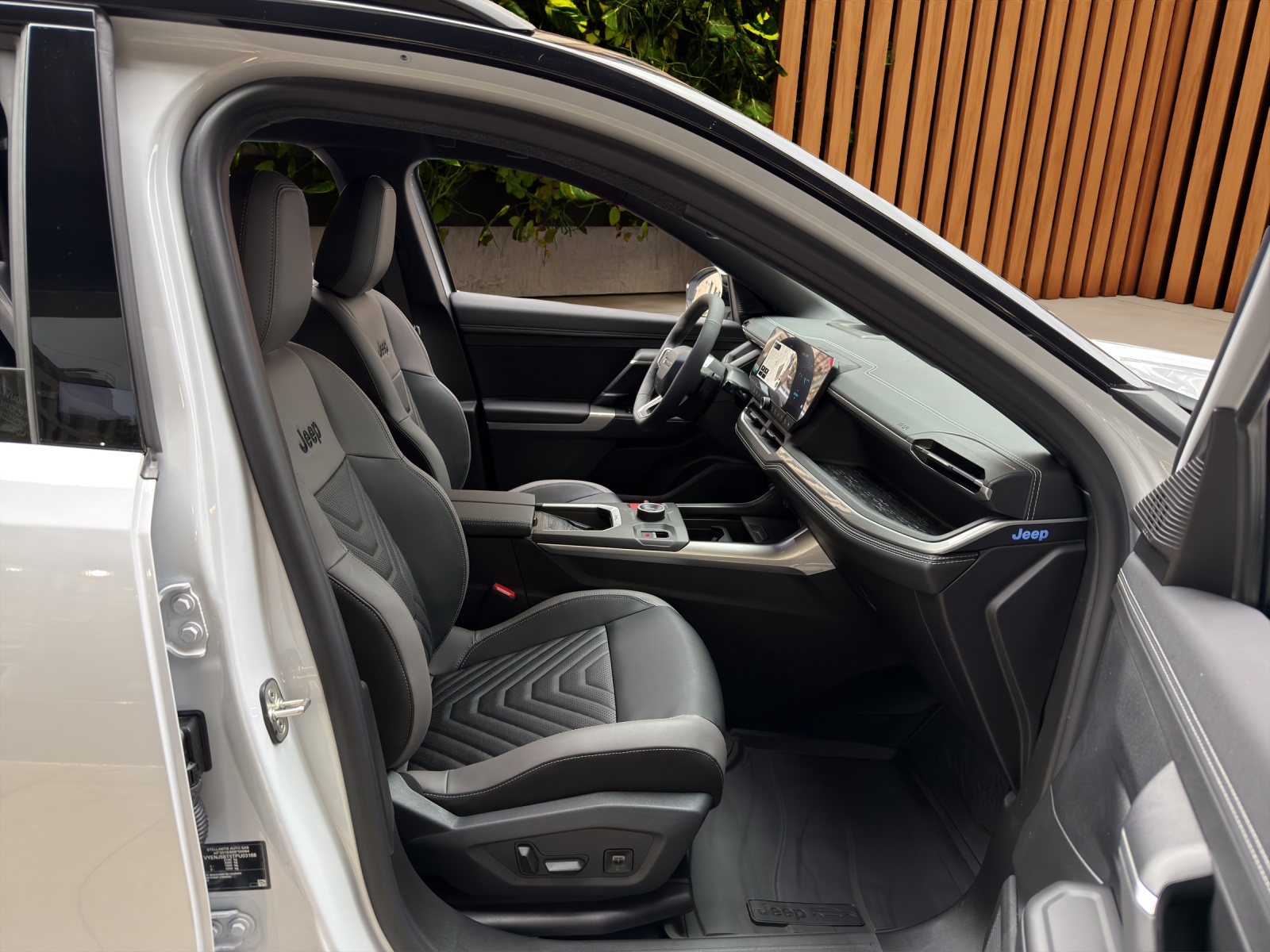 JEEP Compass 1.2 T e-Hybrid First Edition-image-15