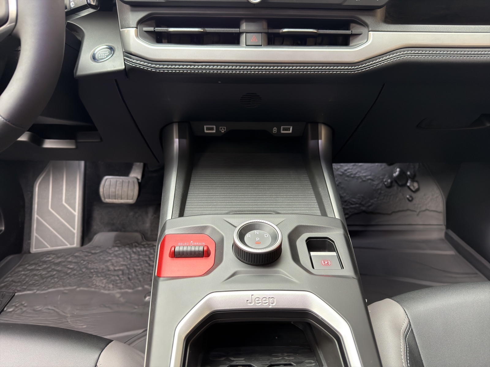 JEEP Compass 1.2 T e-Hybrid First Edition-image-13