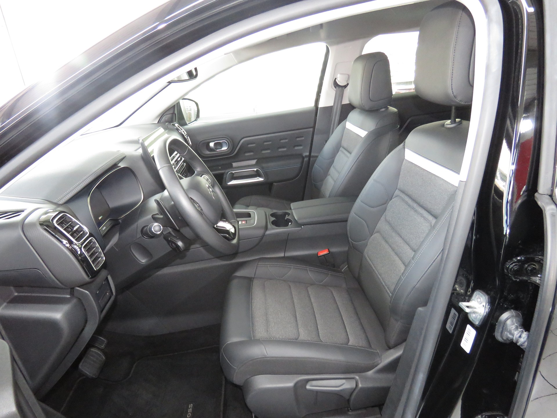 CITROEN C5 Aircross 1.6 PHEV Swiss Edition-image-7