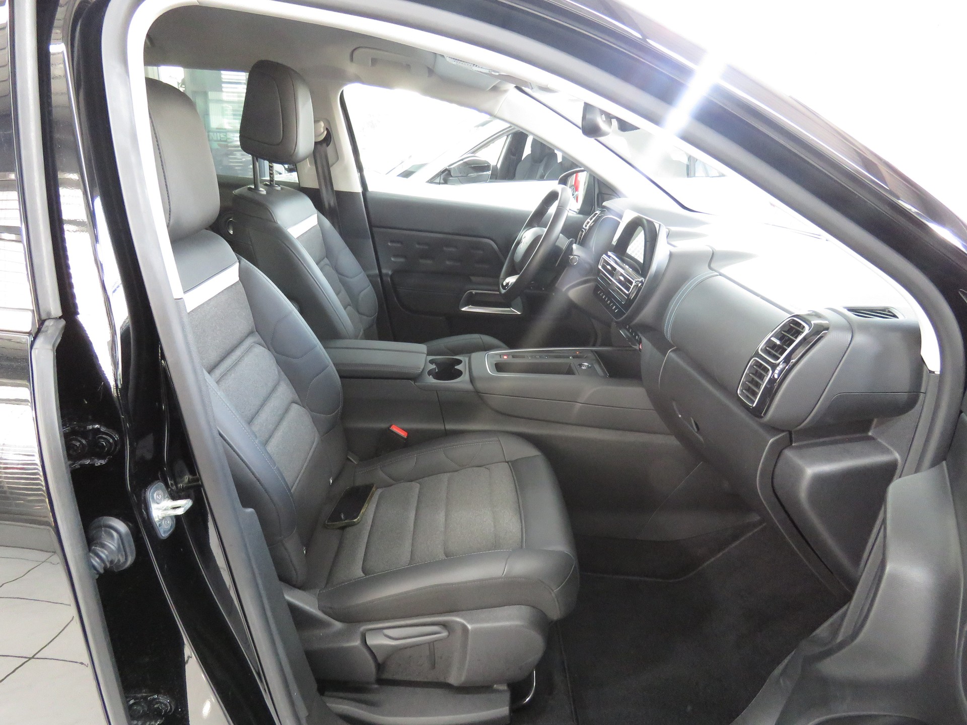 CITROEN C5 Aircross 1.6 PHEV Swiss Edition-image-11