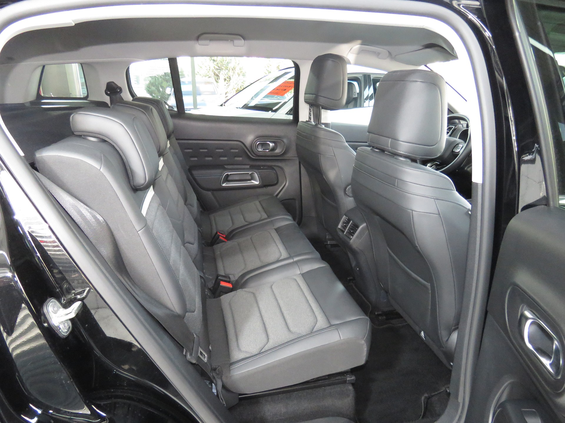 CITROEN C5 Aircross 1.6 PHEV Swiss Edition-image-12