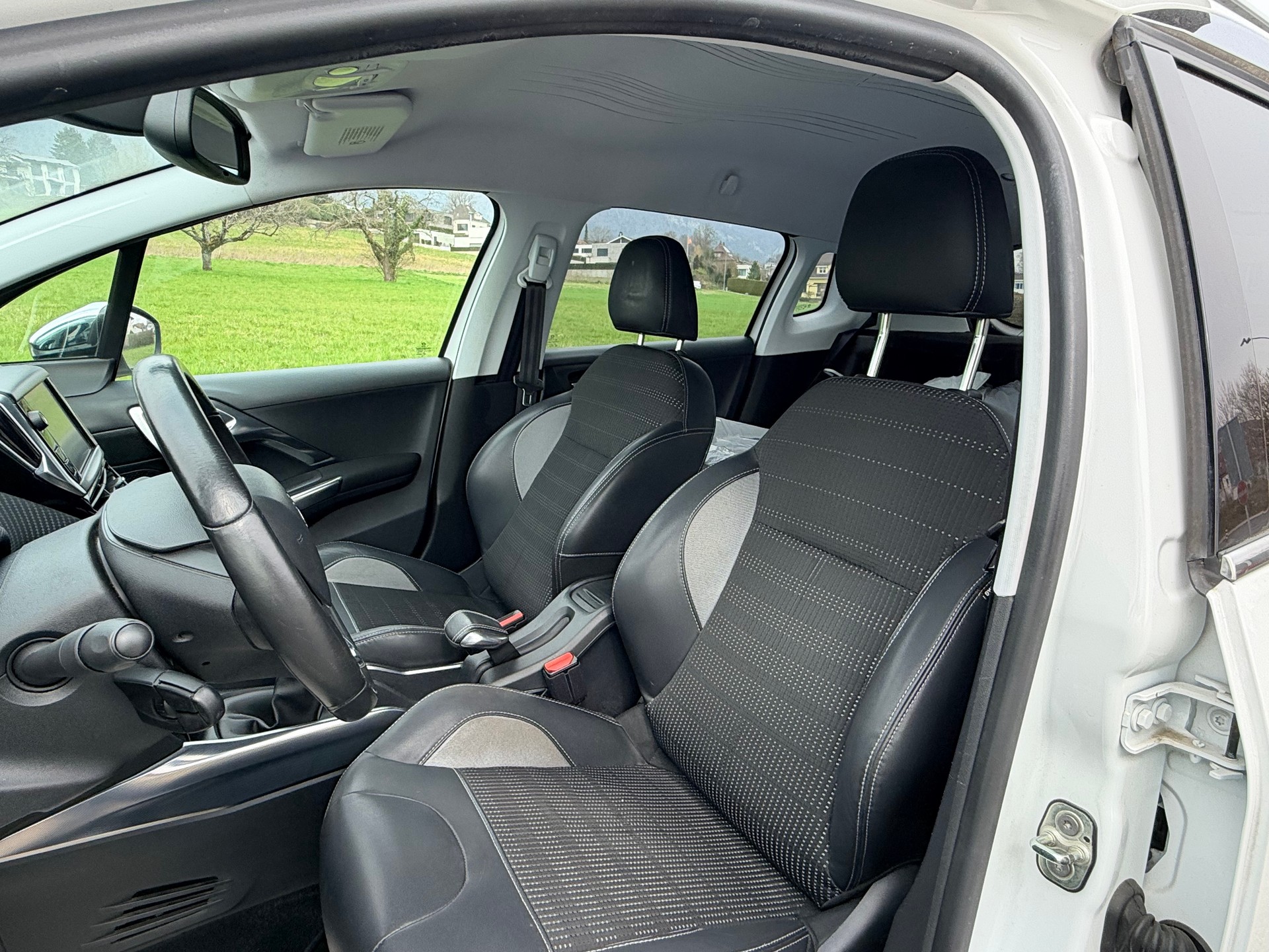 PEUGEOT 2008 1.6 VTI Allure-image-11
