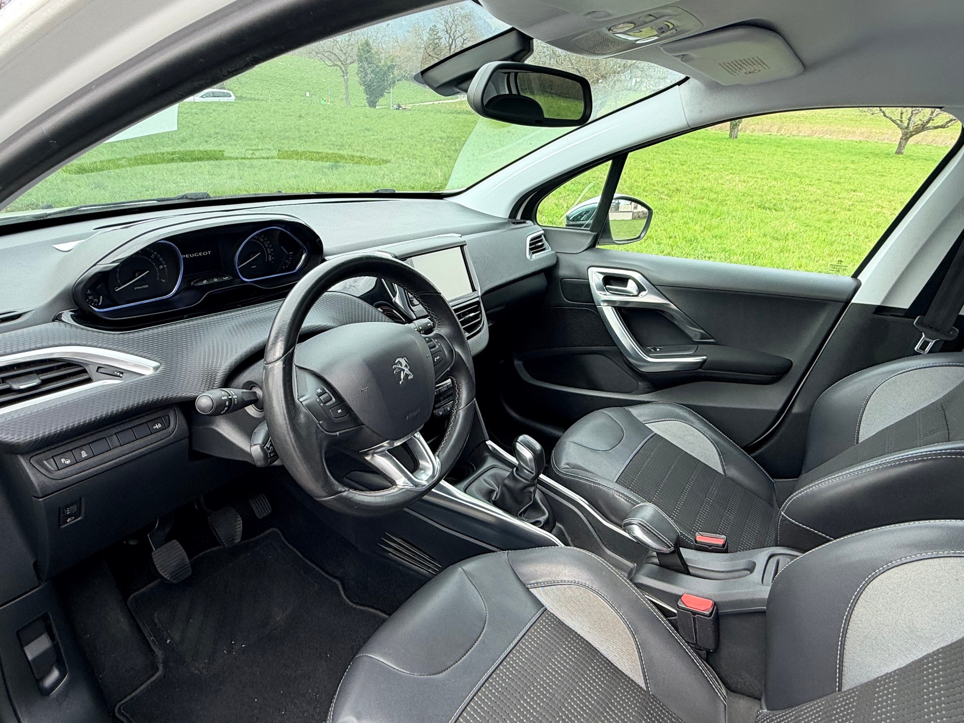 PEUGEOT 2008 1.6 VTI Allure-image-10