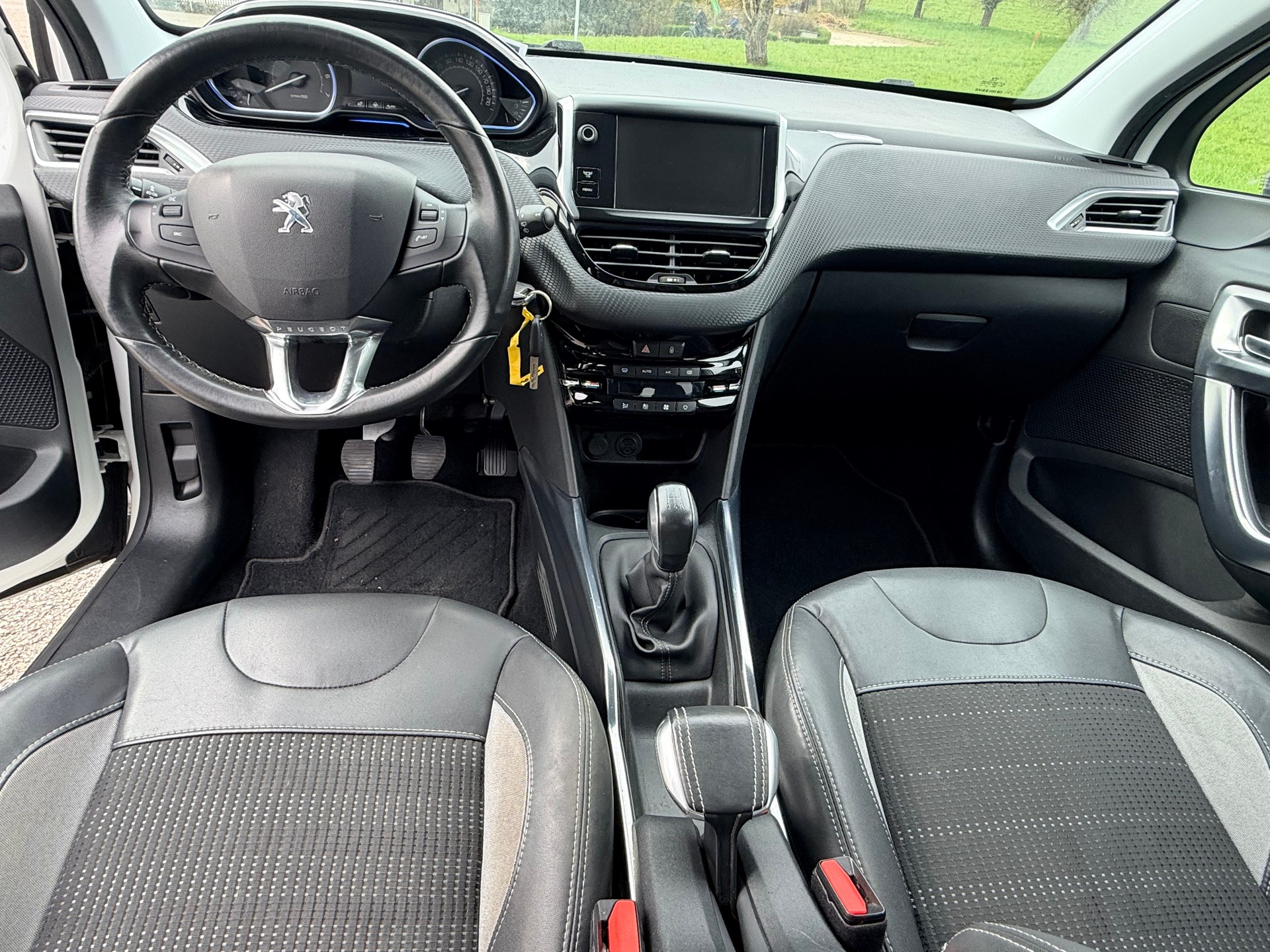 PEUGEOT 2008 1.6 VTI Allure-image-9