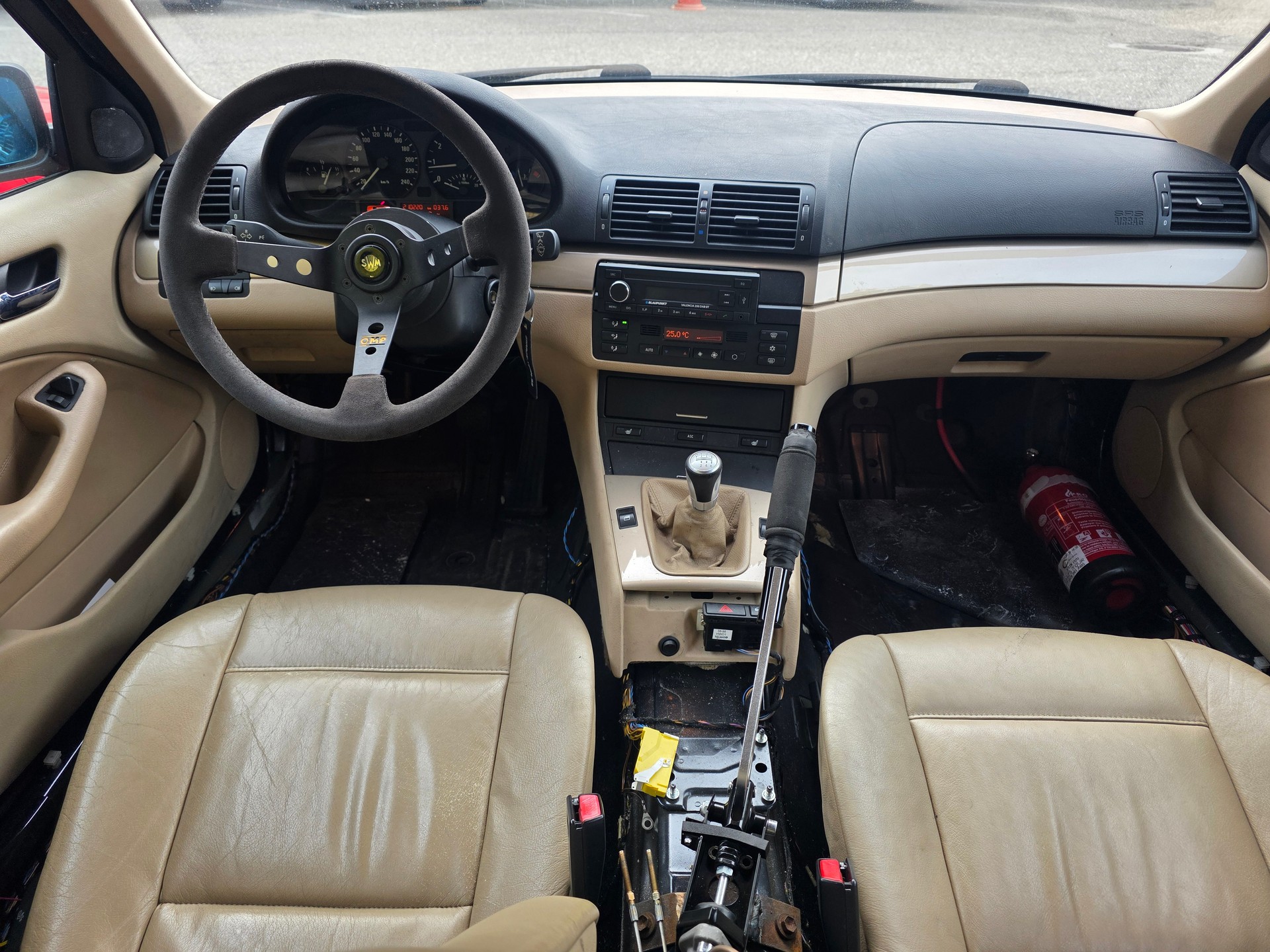 BMW E46 323i-image-3