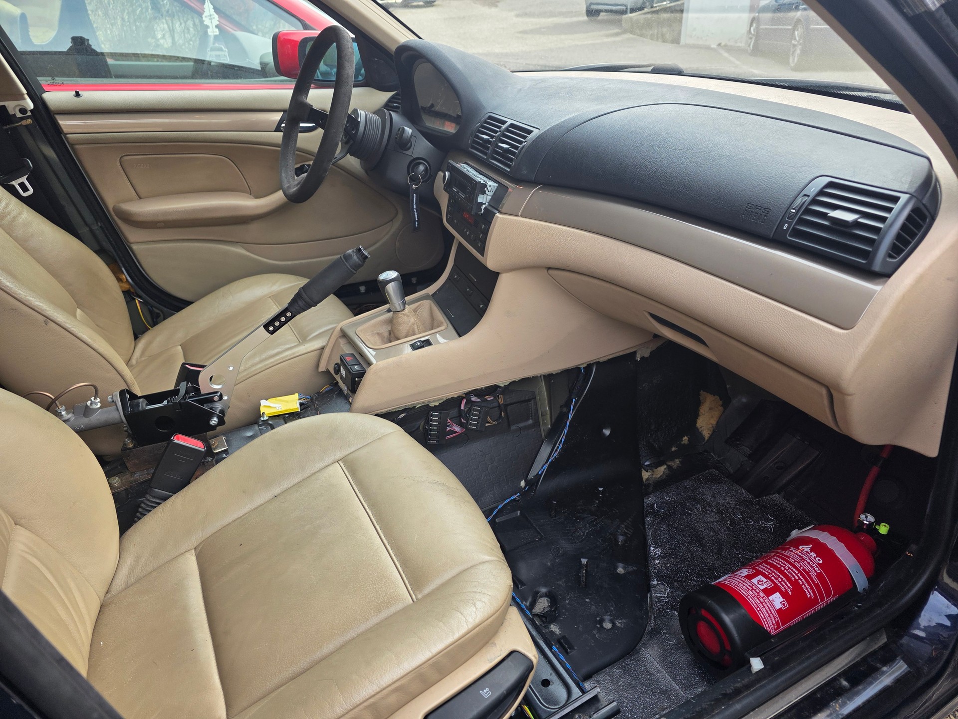 BMW E46 323i-image-4