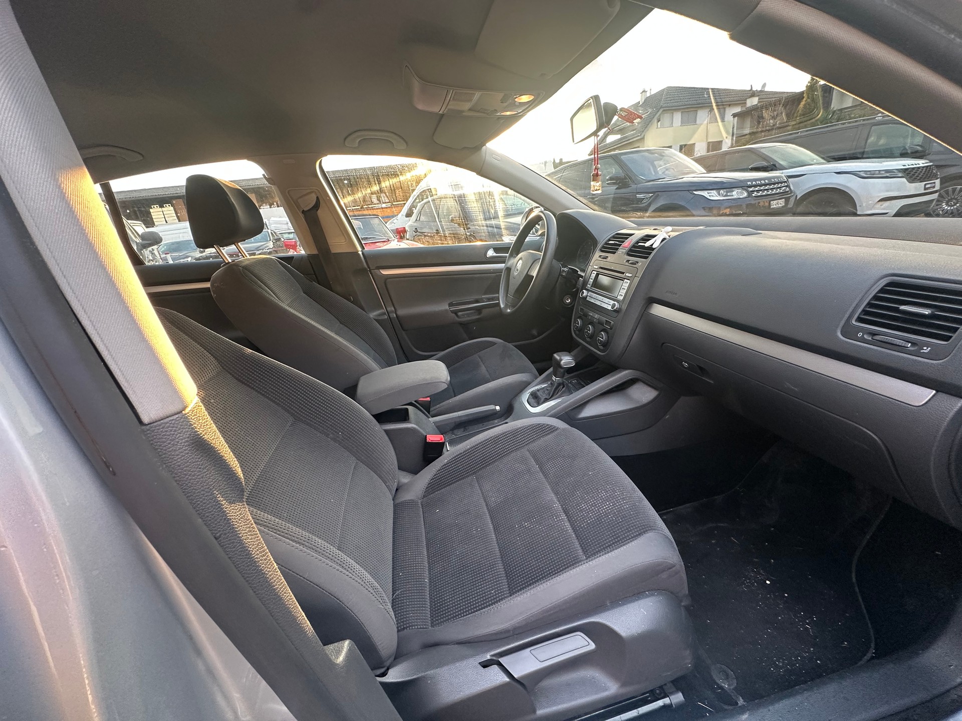 VW JETTA-image-11