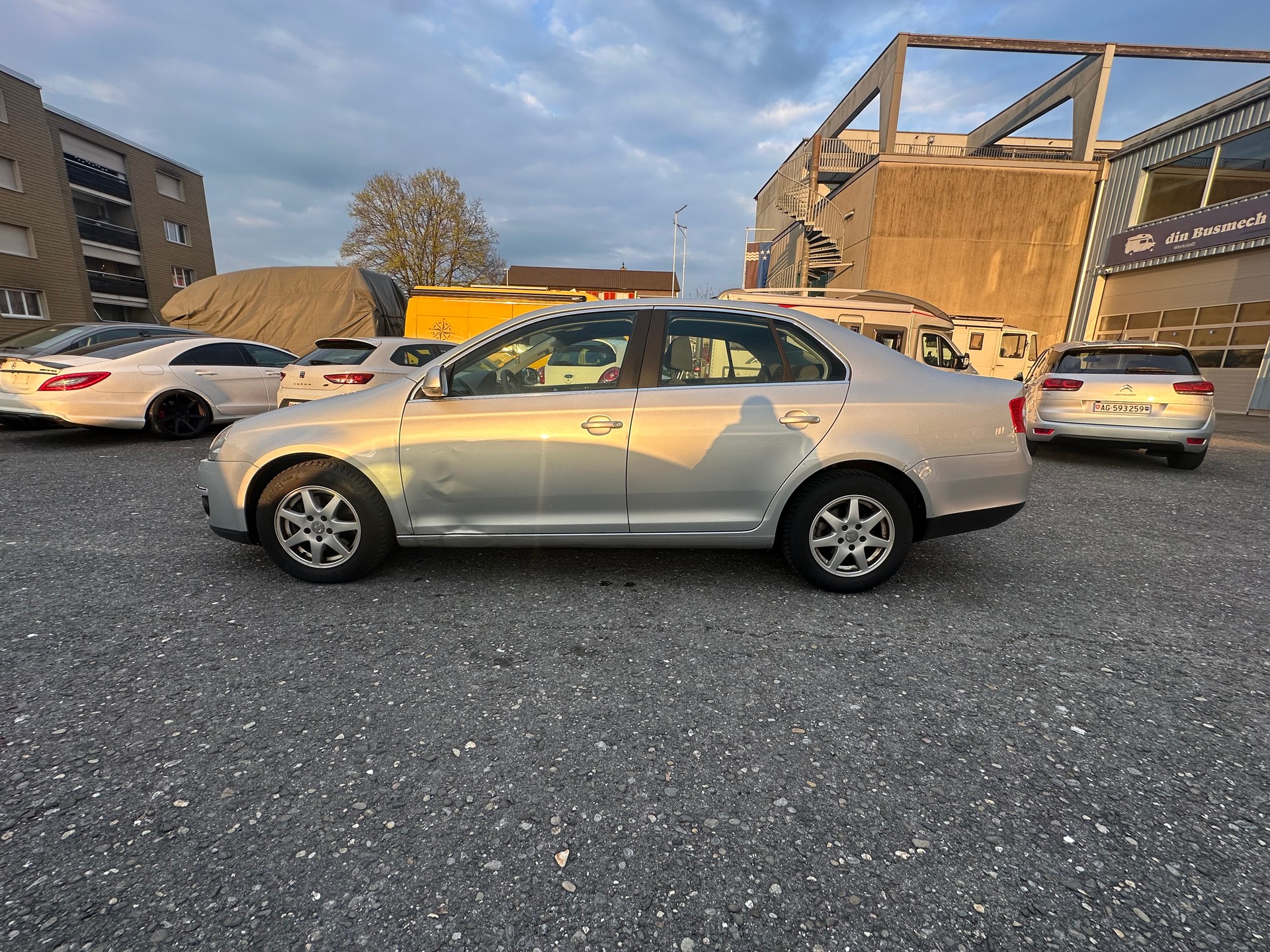 VW JETTA-image-4