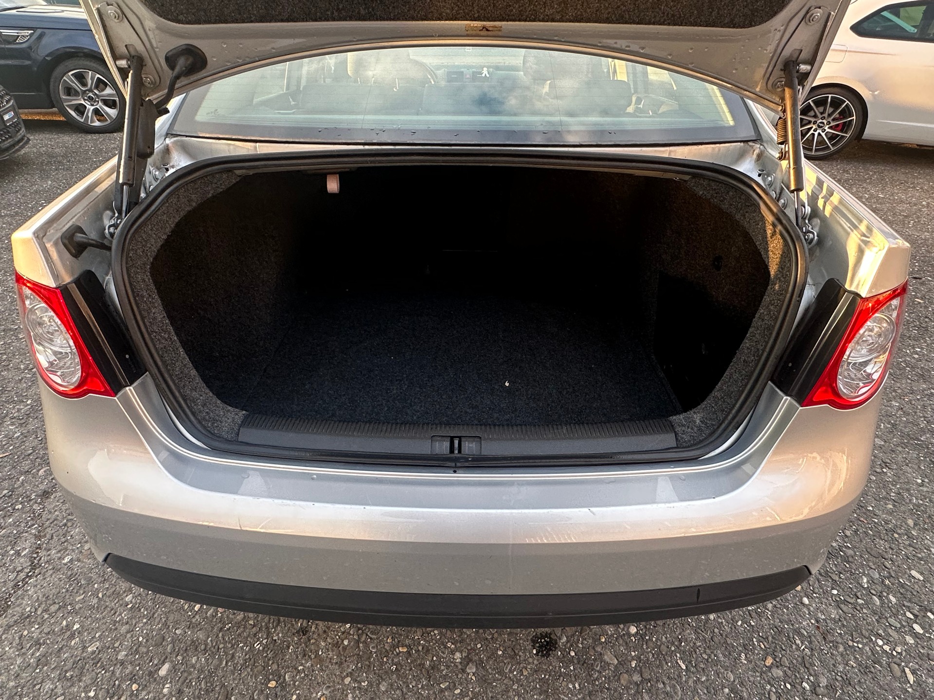 VW JETTA-image-13