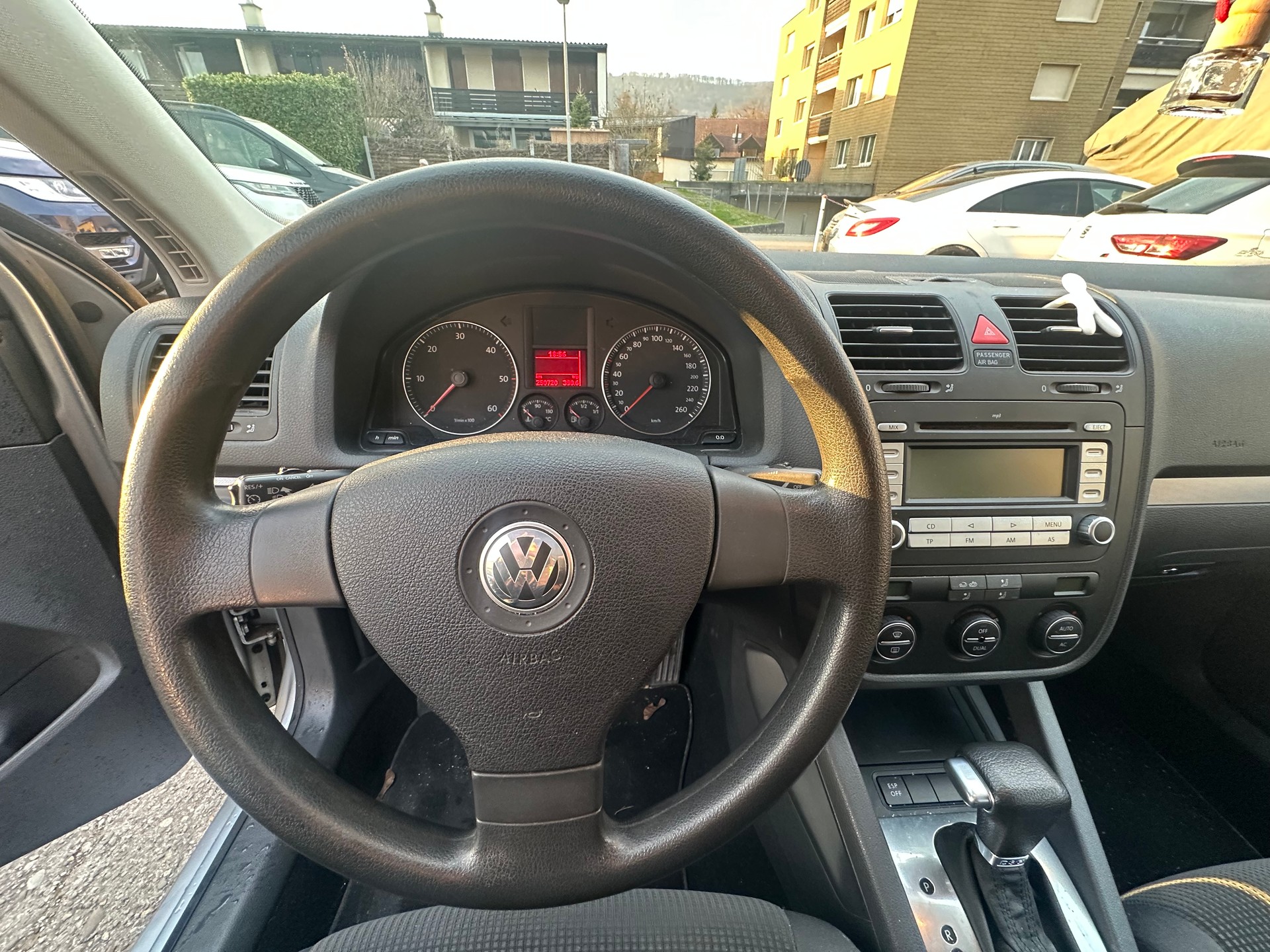 VW JETTA-image-9
