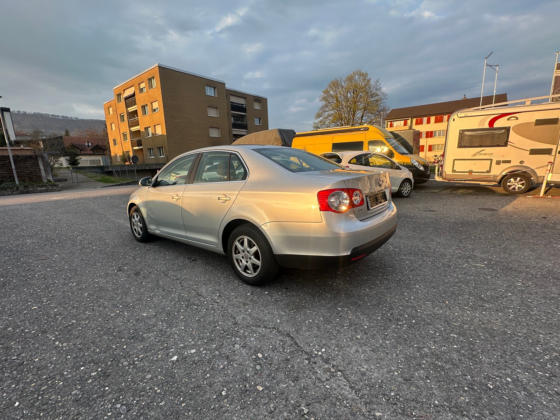 VW JETTA-image-5