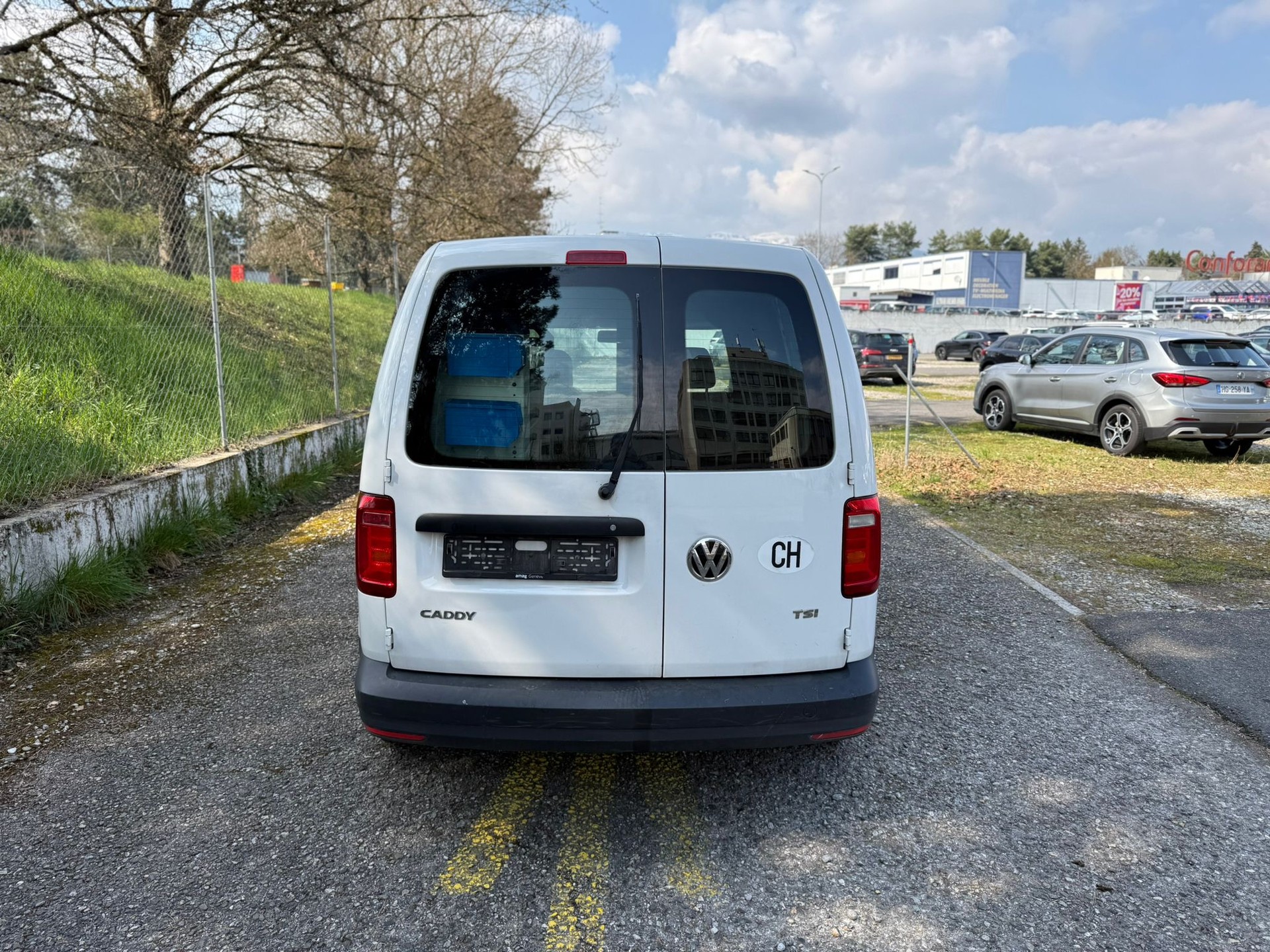 VW Caddy 1.2 TSI Entry BlueMotion Technology-image-3