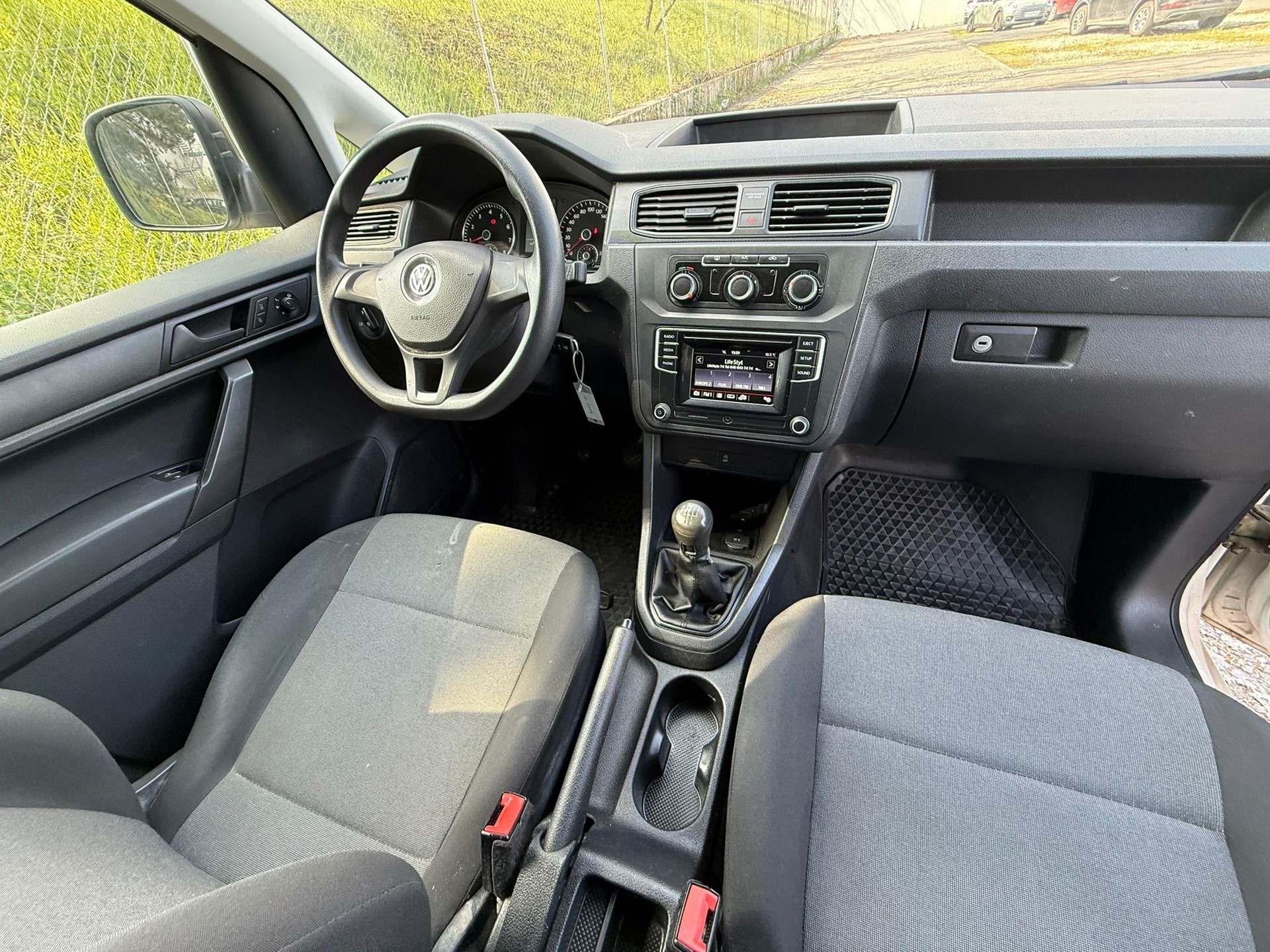 VW Caddy 1.2 TSI Entry BlueMotion Technology-image-10