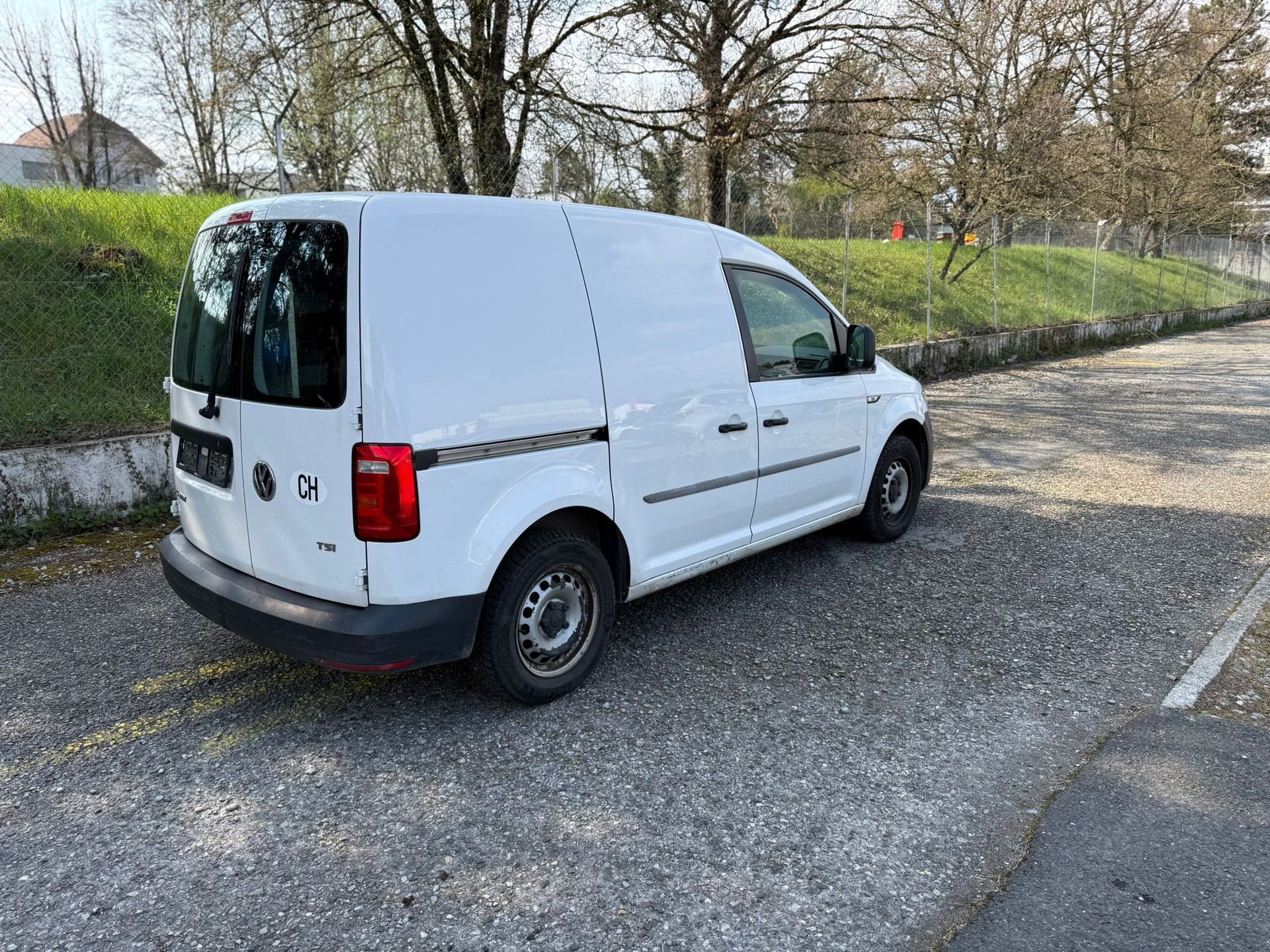 VW Caddy 1.2 TSI Entry BlueMotion Technology-image-5