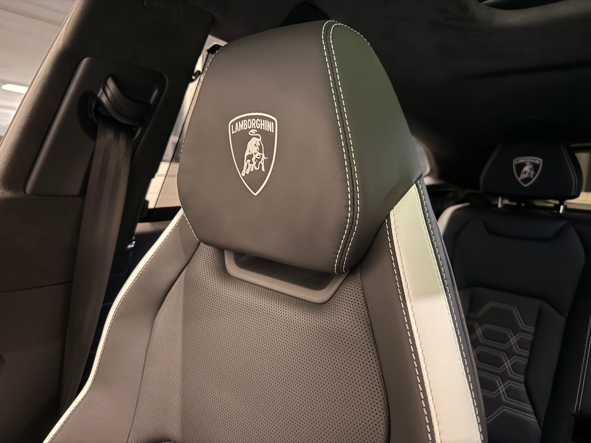LAMBORGHINI Urus 4.0 SE-image-14