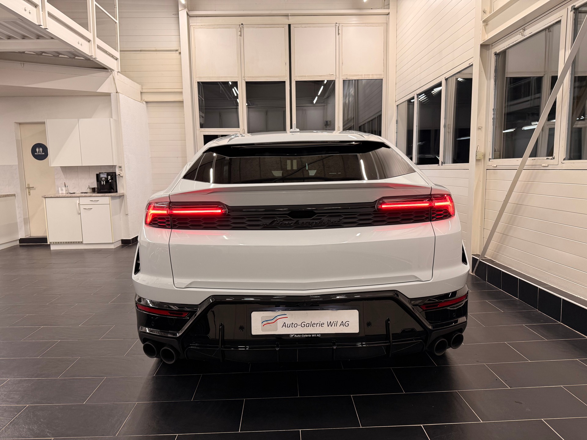 LAMBORGHINI Urus 4.0 SE-image-4