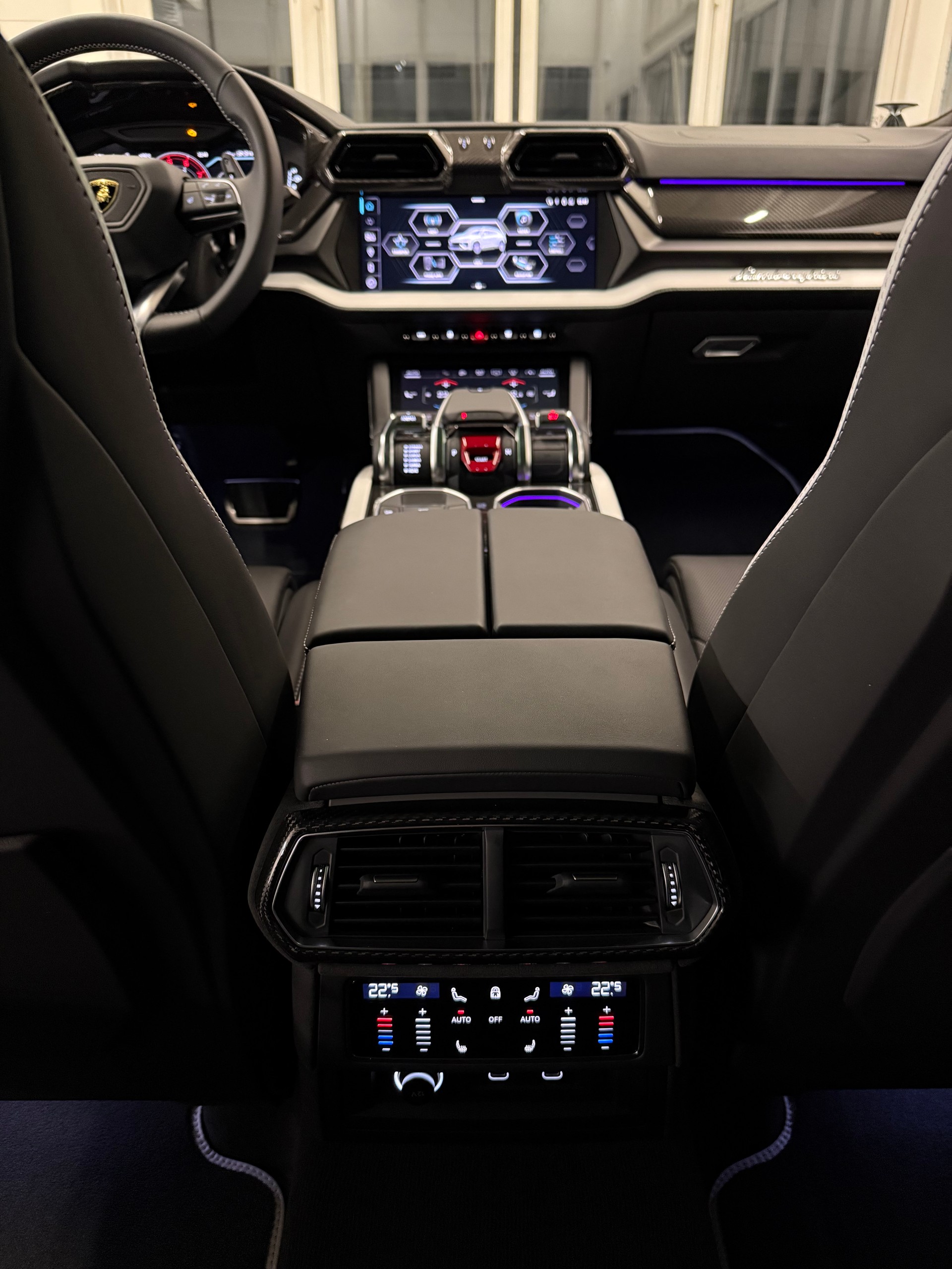 LAMBORGHINI Urus 4.0 SE-image-12