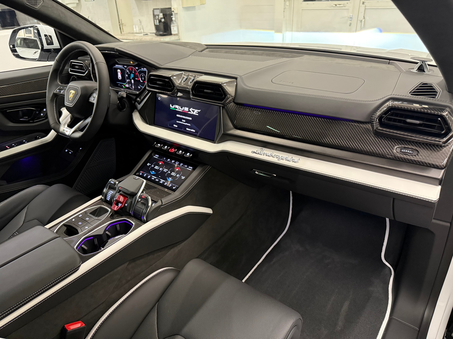 LAMBORGHINI Urus 4.0 SE-image-5