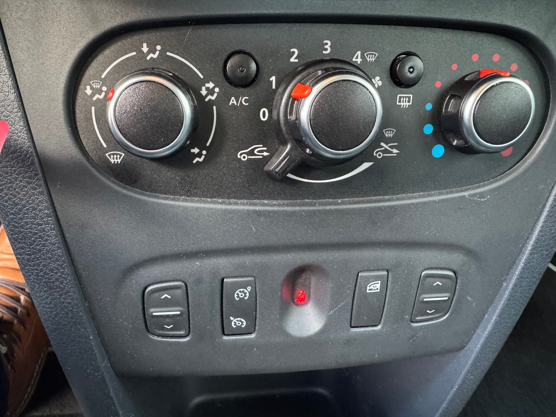 DACIA Sandero TCe 90 Comfort-image-11