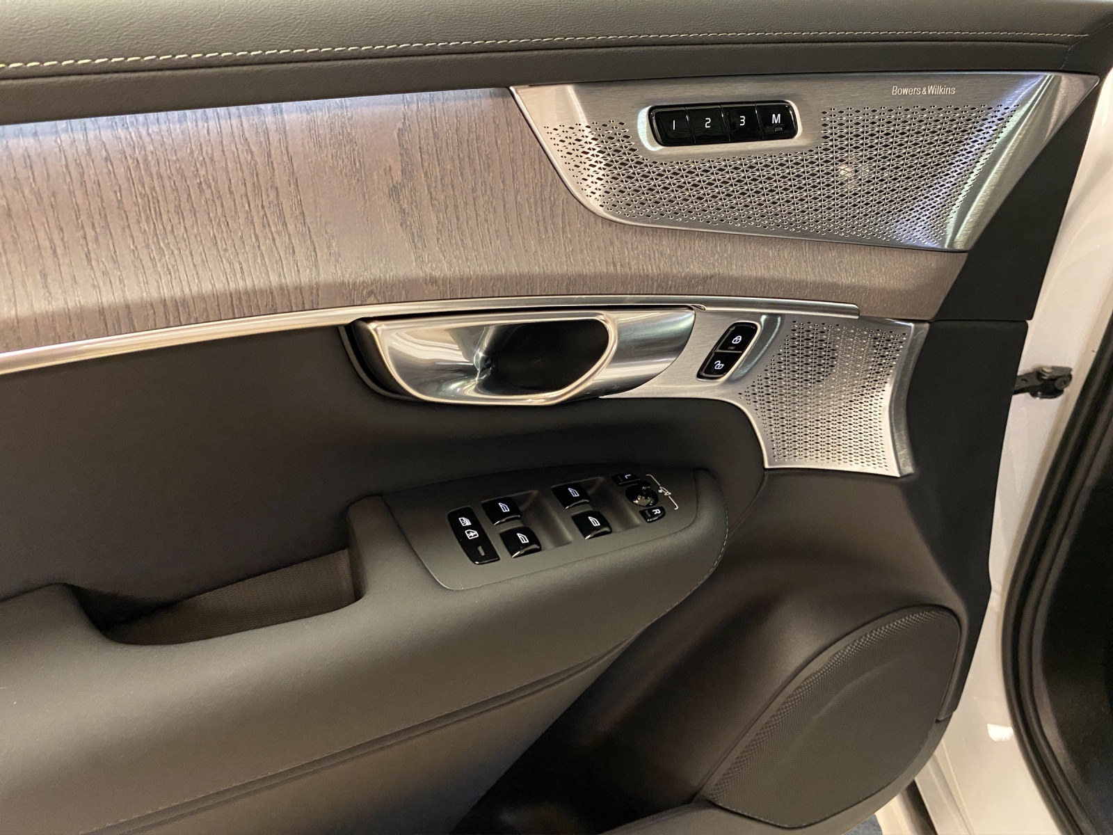 VOLVO XC90 B5 Benzin Mild Hybrid AWD Ultra Dark Geartronic-image-8