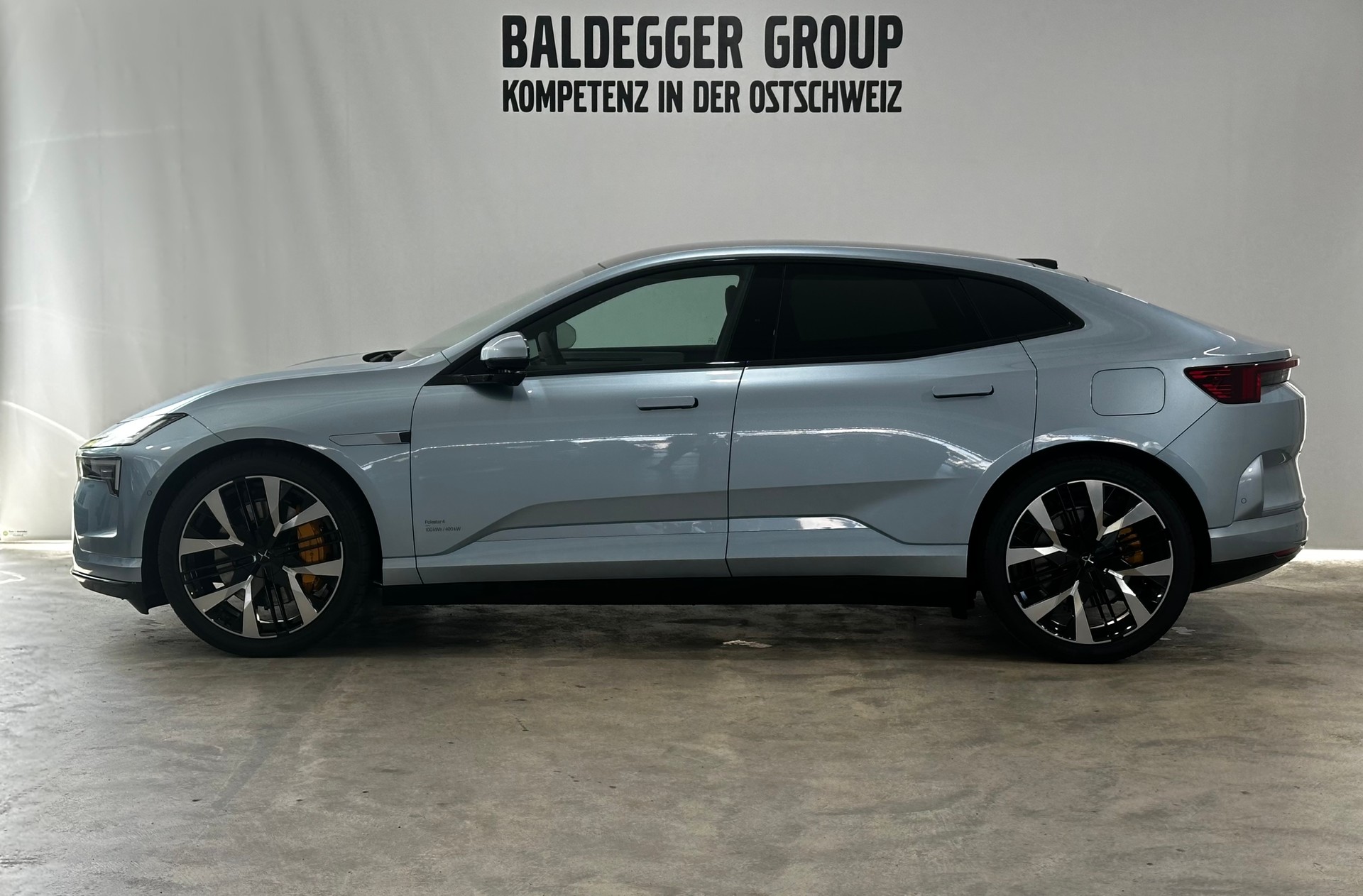 POLESTAR 4 Long Range Dual Motor-showroom-element-1