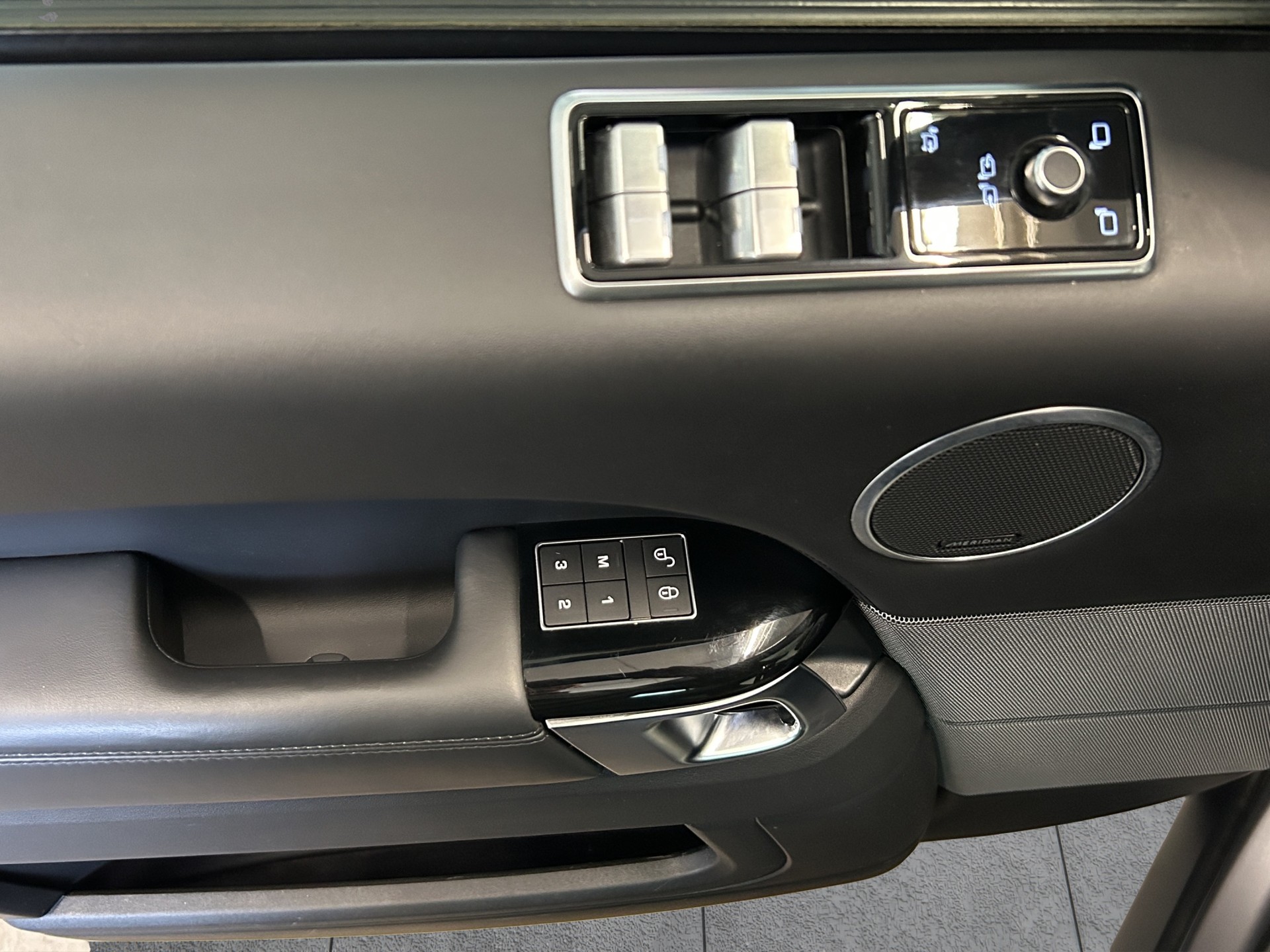LAND ROVER Range Rover Sport 3.0 SDV6 HSE Dynamic Automatic-image-16