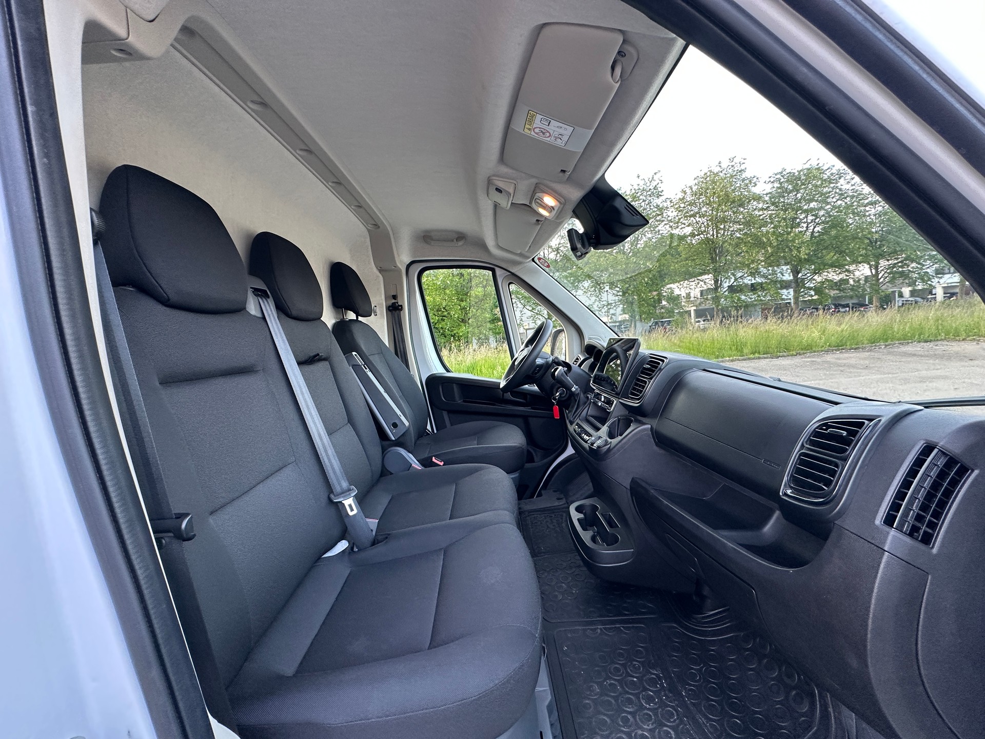 PEUGEOT 2.2 BlueHDi 140 S/S L3H2-image-18