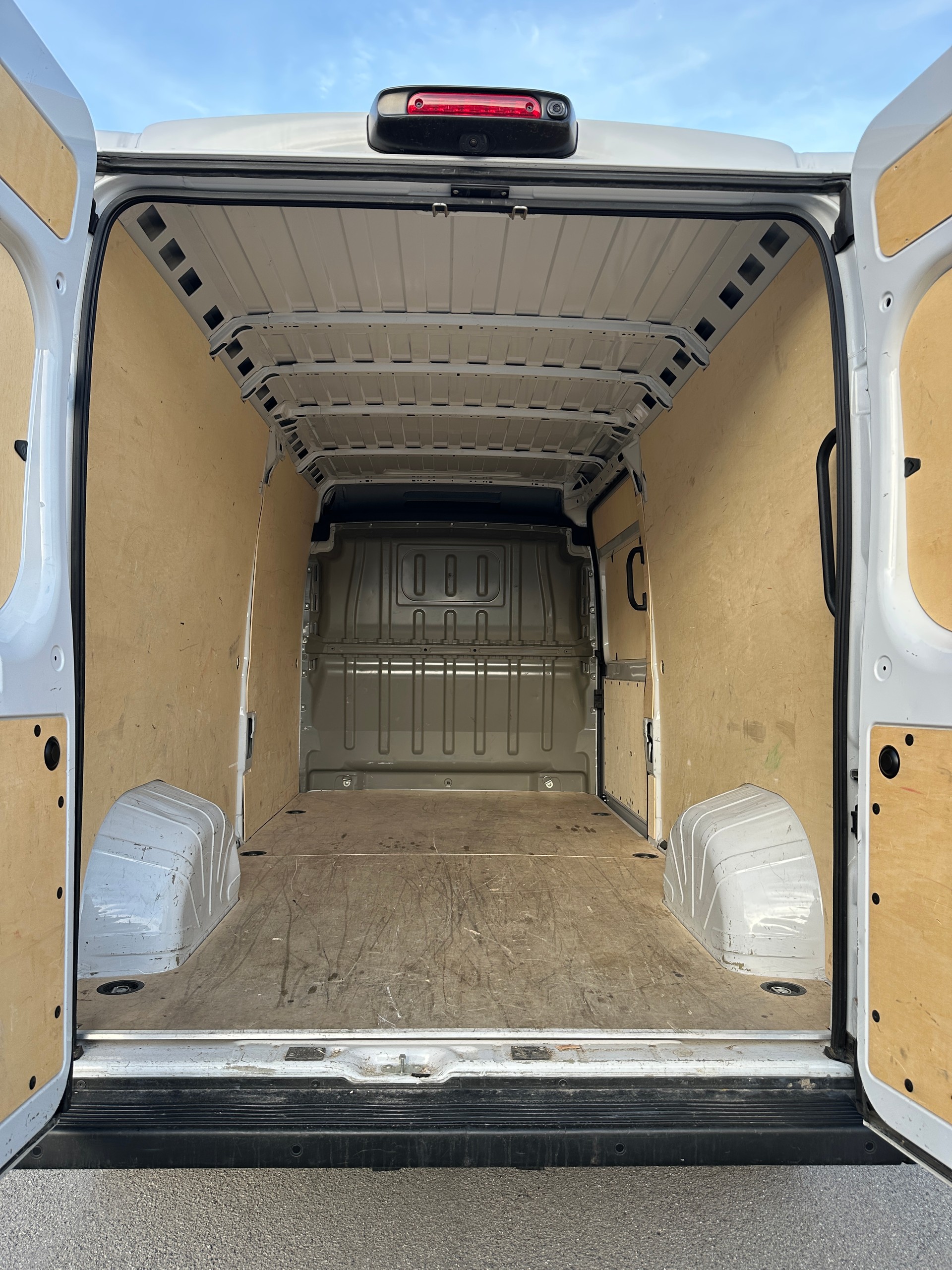PEUGEOT 2.2 BlueHDi 140 S/S L3H2-image-19
